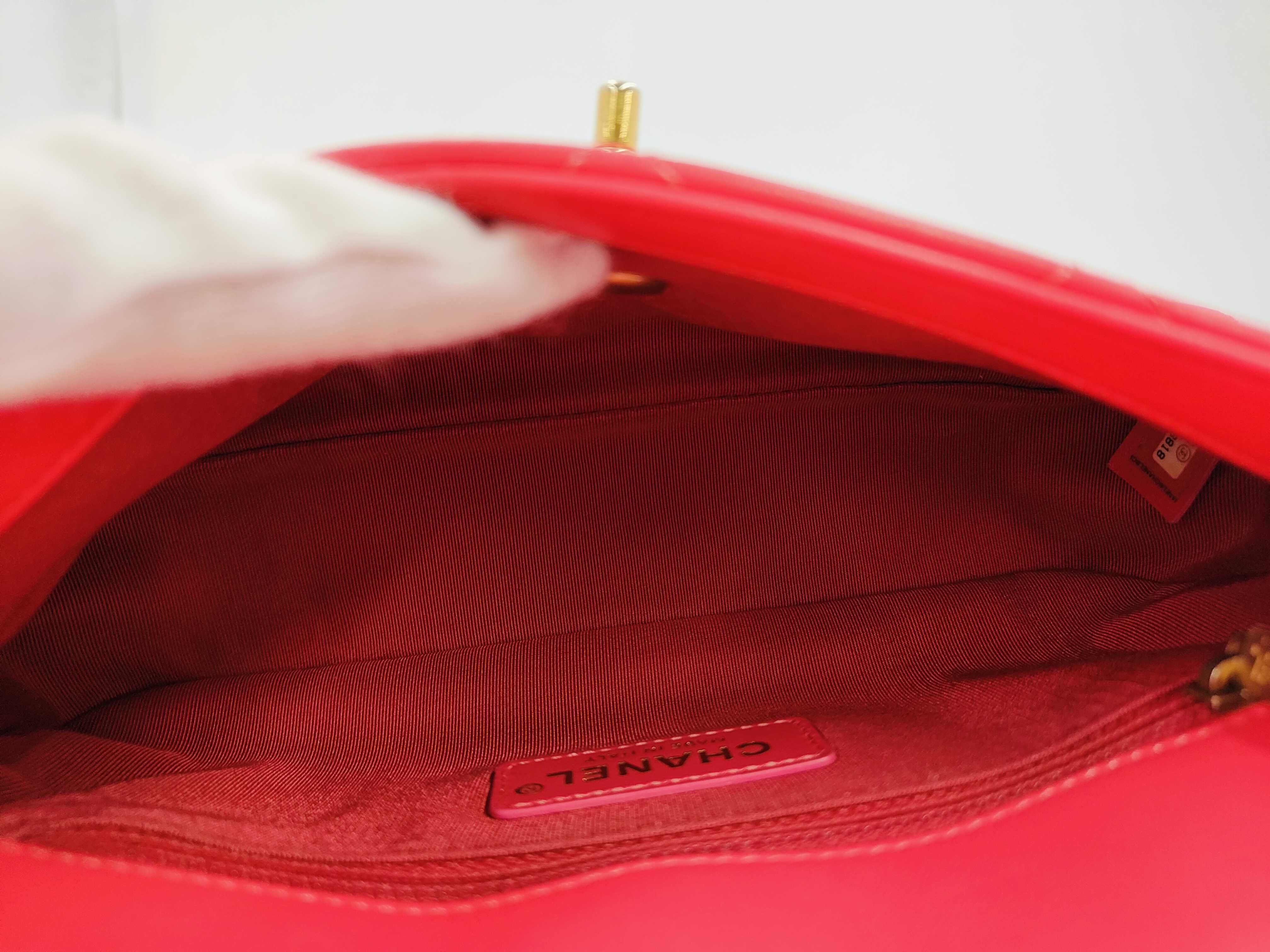Medium-sized quilted calfskin flap bag with handle, gold hardware, item number 30, with card holder, shoulder bag. — view 9