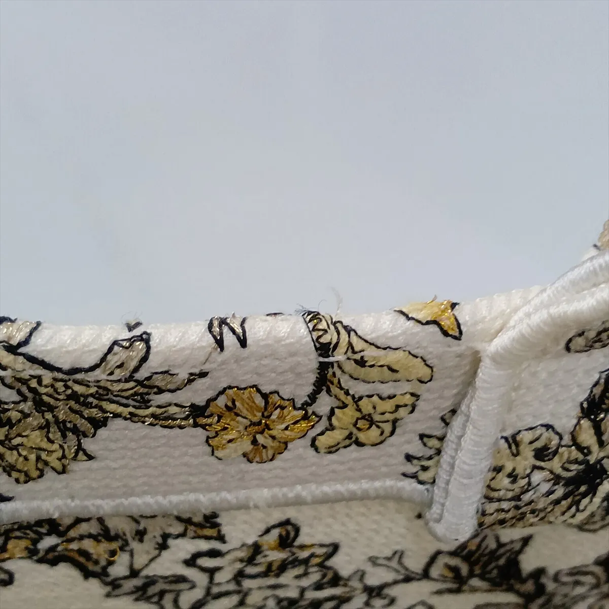 Book Tote Medium Canvas Tote Bag White x Gold Lucky Star — view 13