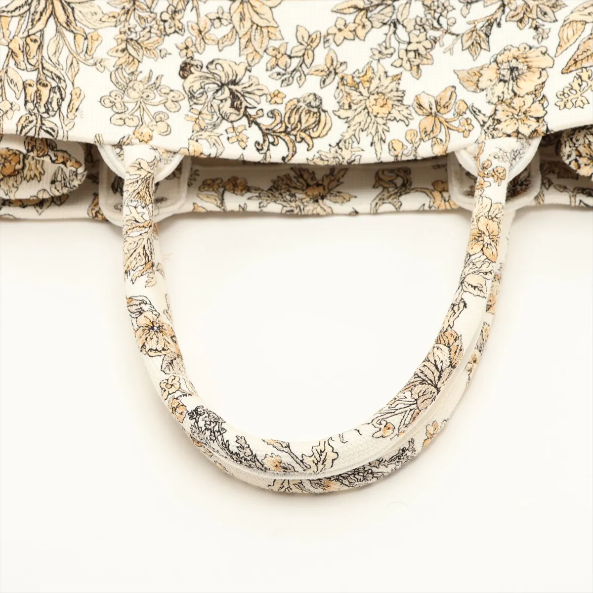 Book Tote Medium Canvas Tote Bag White x Gold Lucky Star — view 5