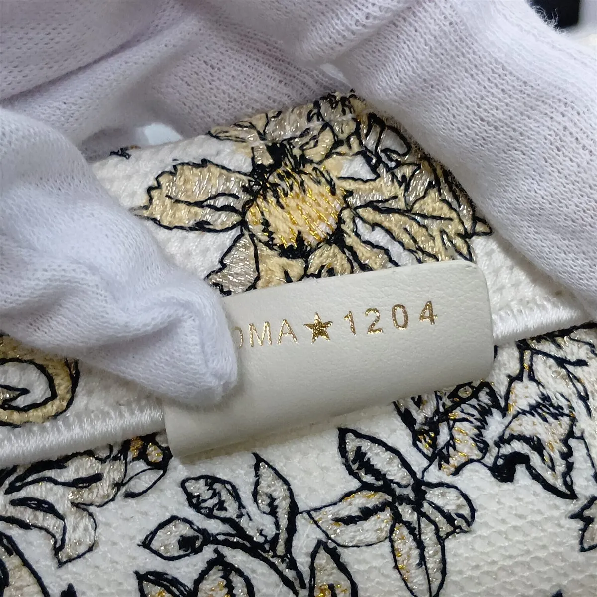 Book Tote Medium Canvas Tote Bag White x Gold Lucky Star — view 10