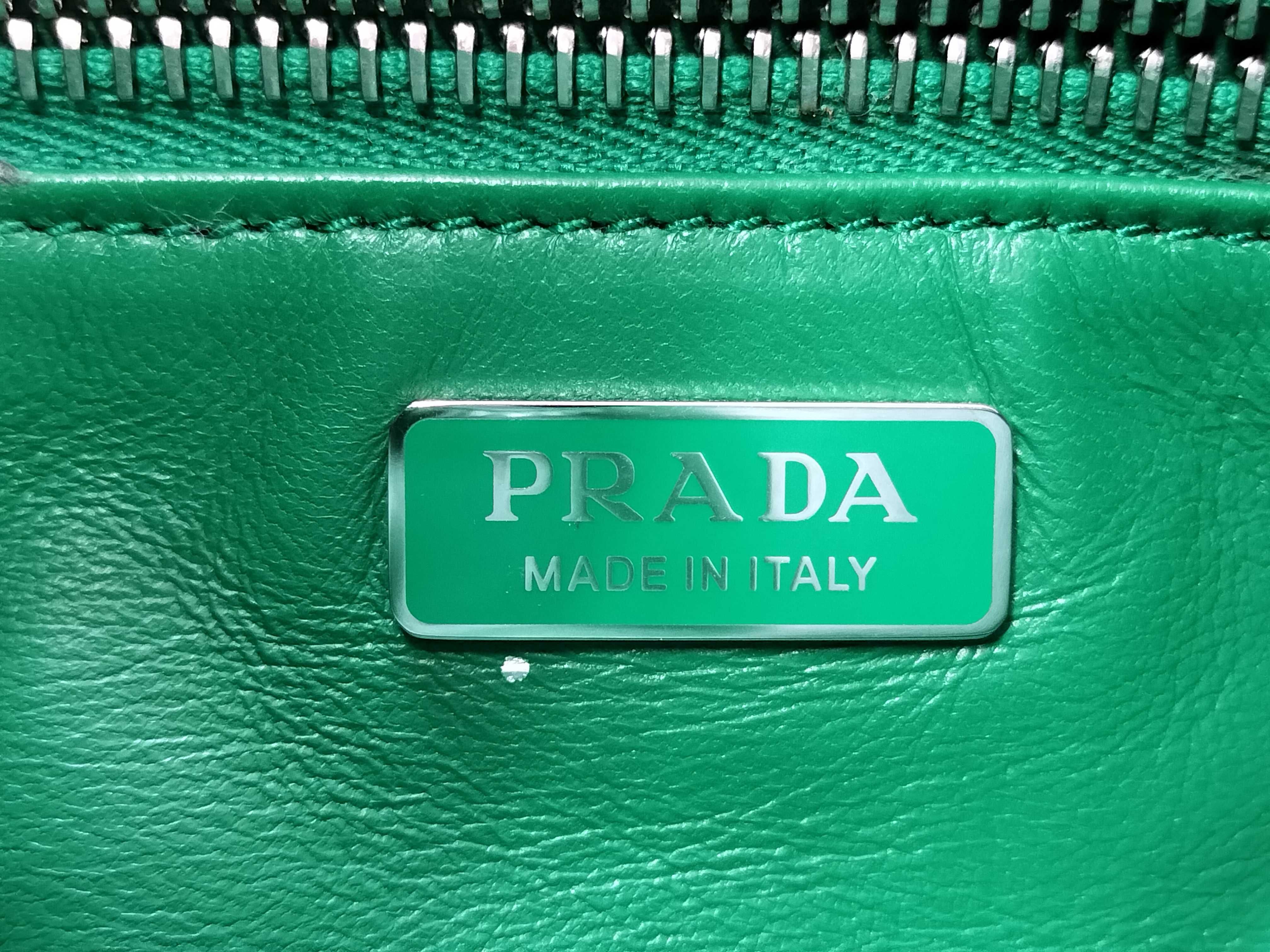 Nappa Soft Moon Leather 2-Way Handbag Green Handbag — view 8