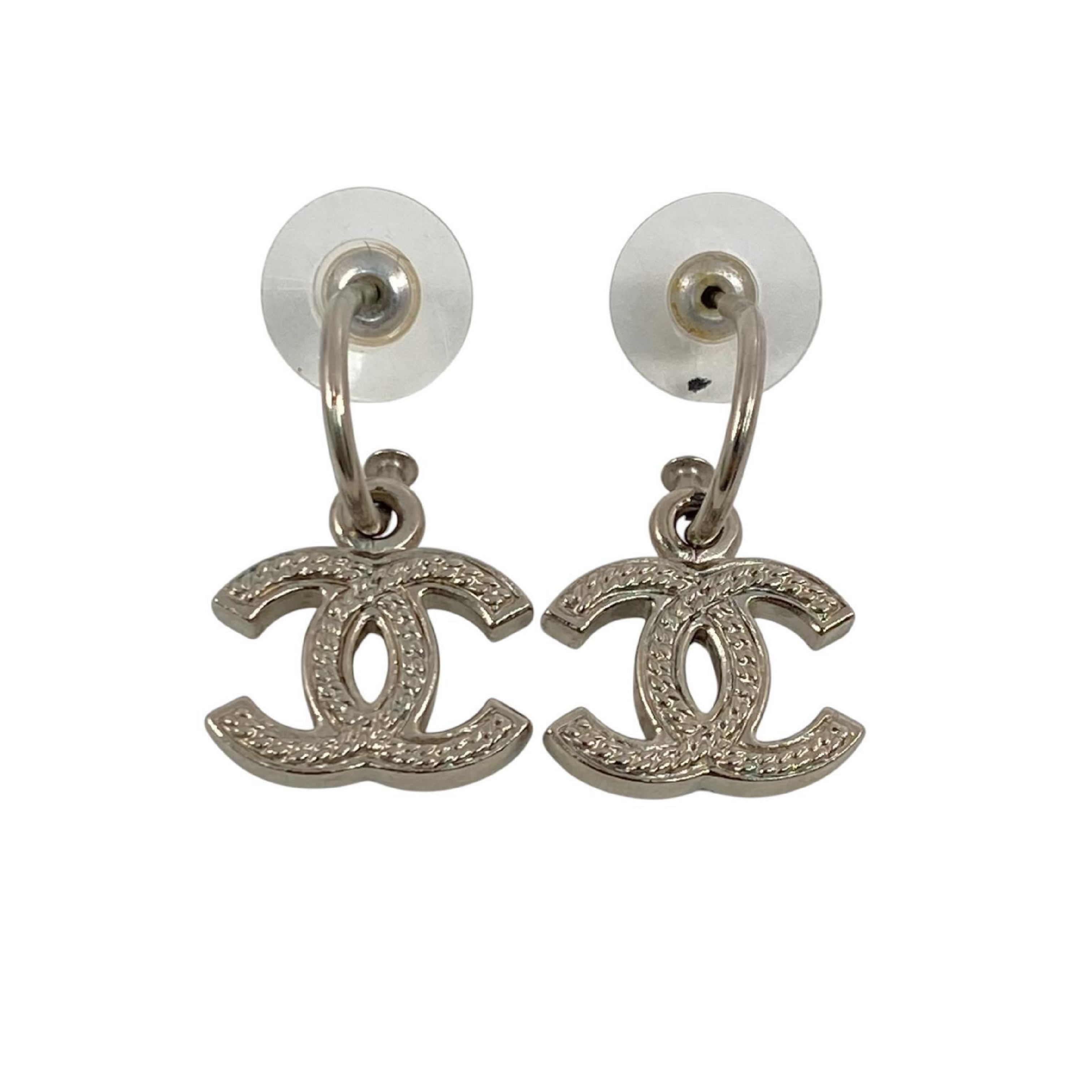 【*Shipped from: Hong Kong*】CHANEL Silver-colored Metal Coco Mark Earrings 06P — view 4