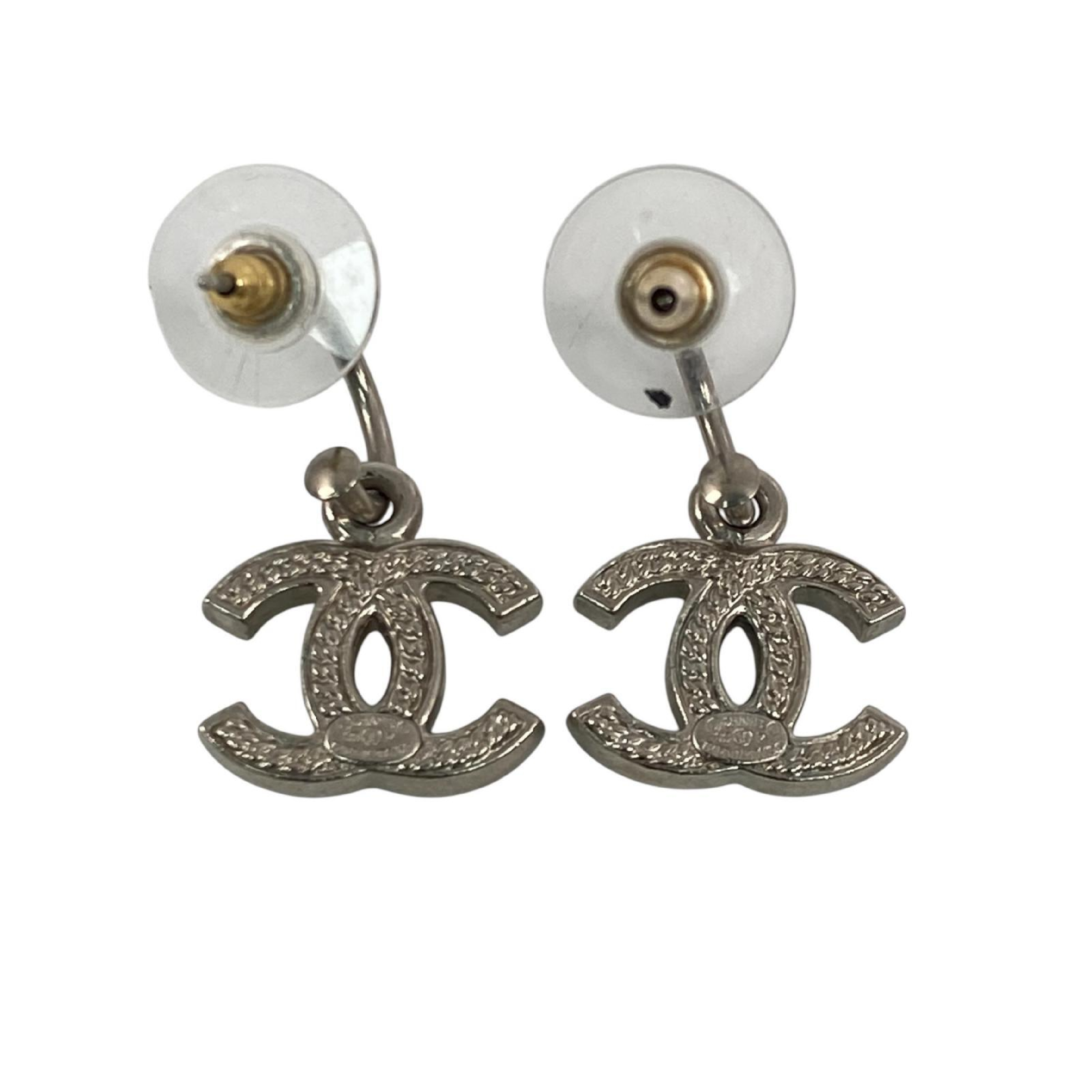【*Shipped from: Hong Kong*】CHANEL Silver-colored Metal Coco Mark Earrings 06P — view 5