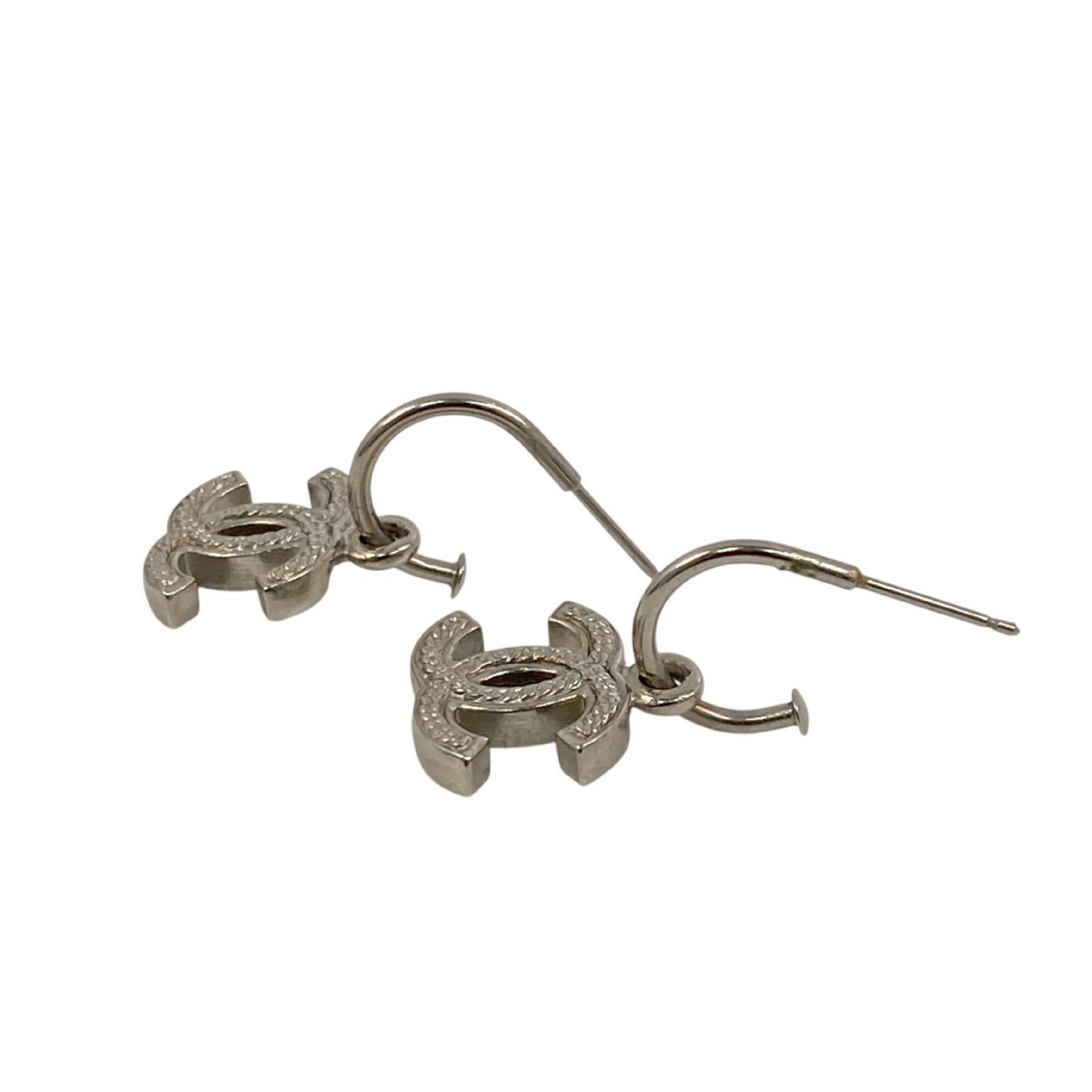 【*Shipped from: Hong Kong*】CHANEL Silver-colored Metal Coco Mark Earrings 06P — view 6