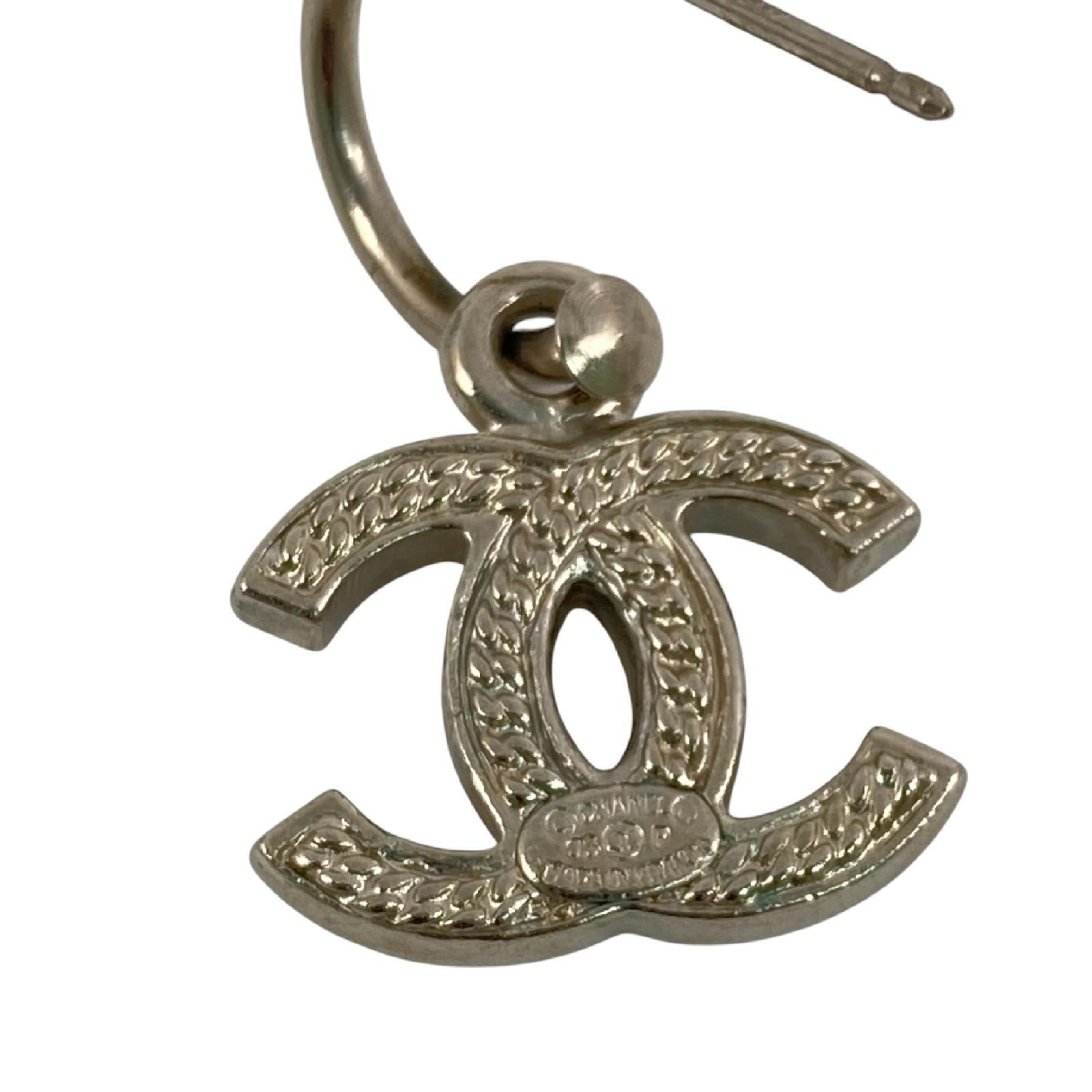 【*Shipped from: Hong Kong*】CHANEL Silver-colored Metal Coco Mark Earrings 06P — view 9