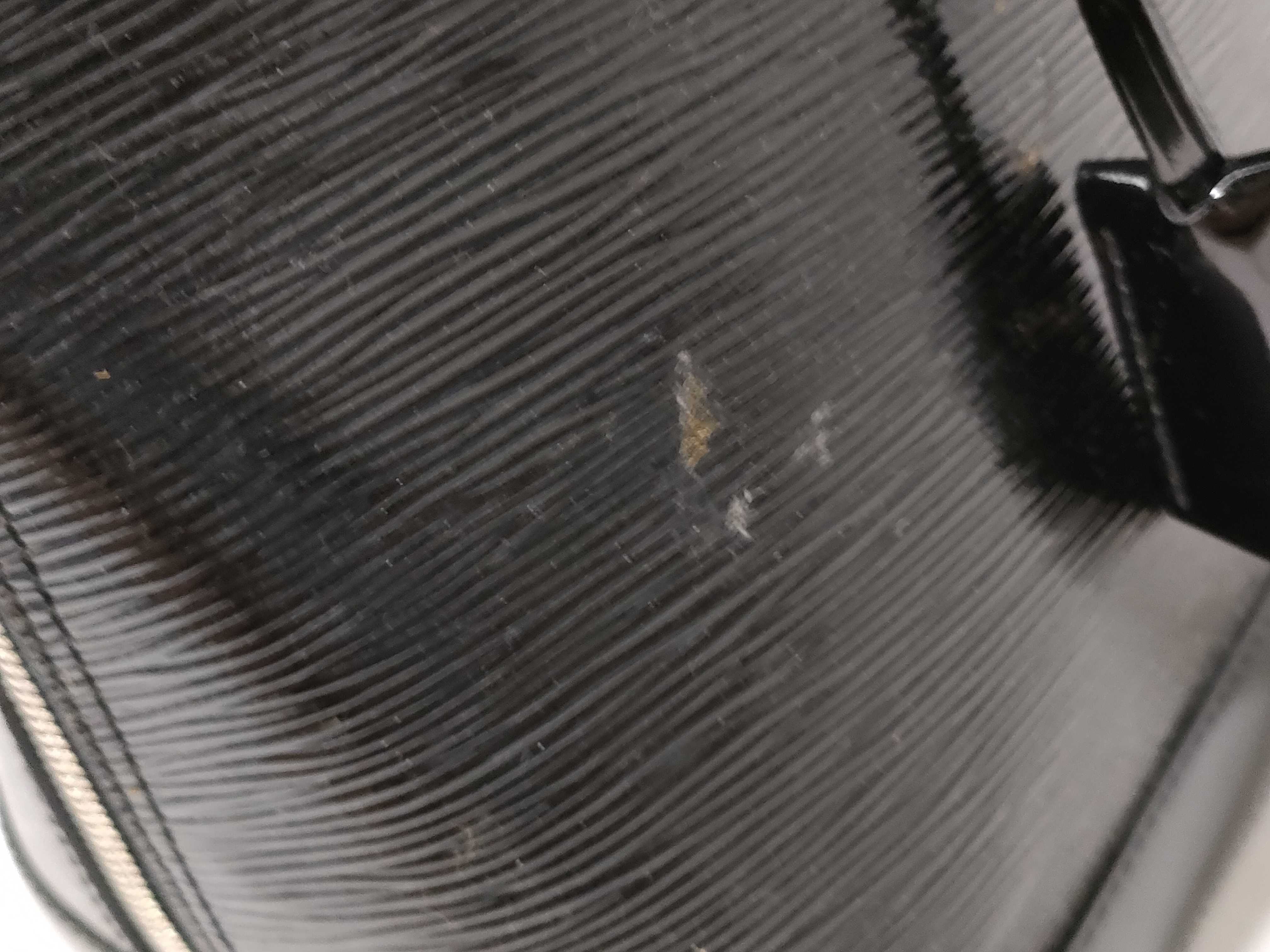 Epi Alma PM Black Handbag — view 14