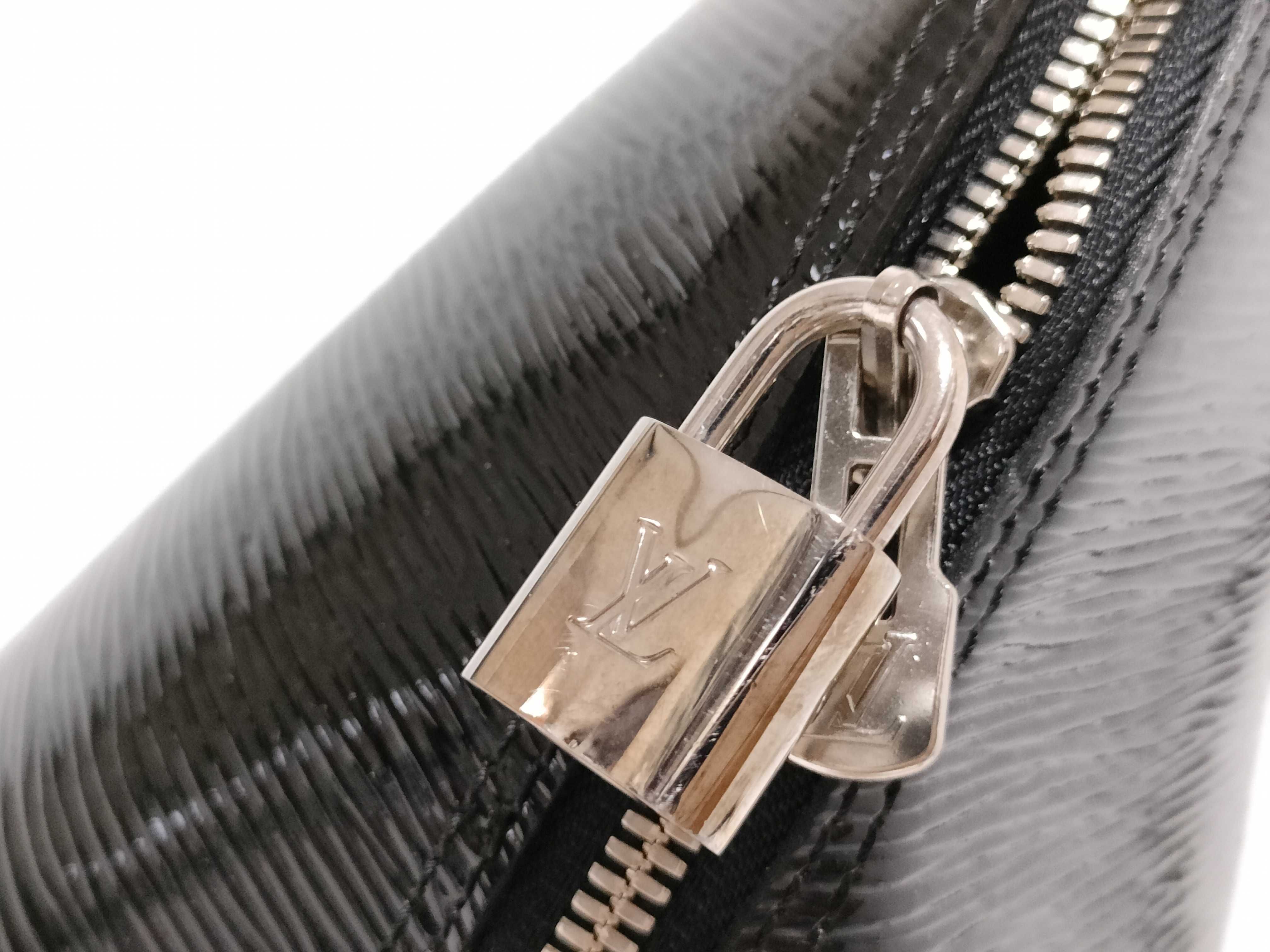 Epi Alma PM Black Handbag — view 15