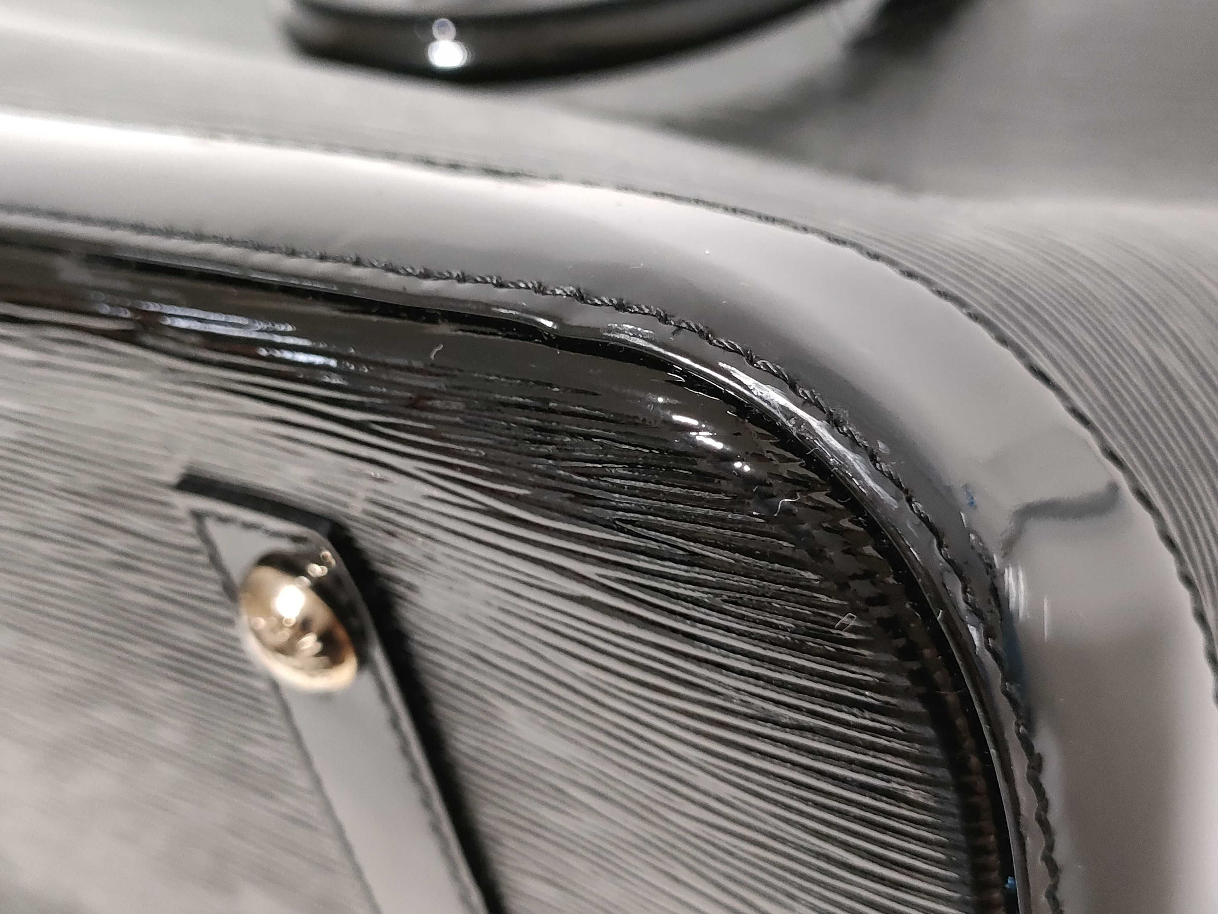 Epi Alma PM Black Handbag — view 6