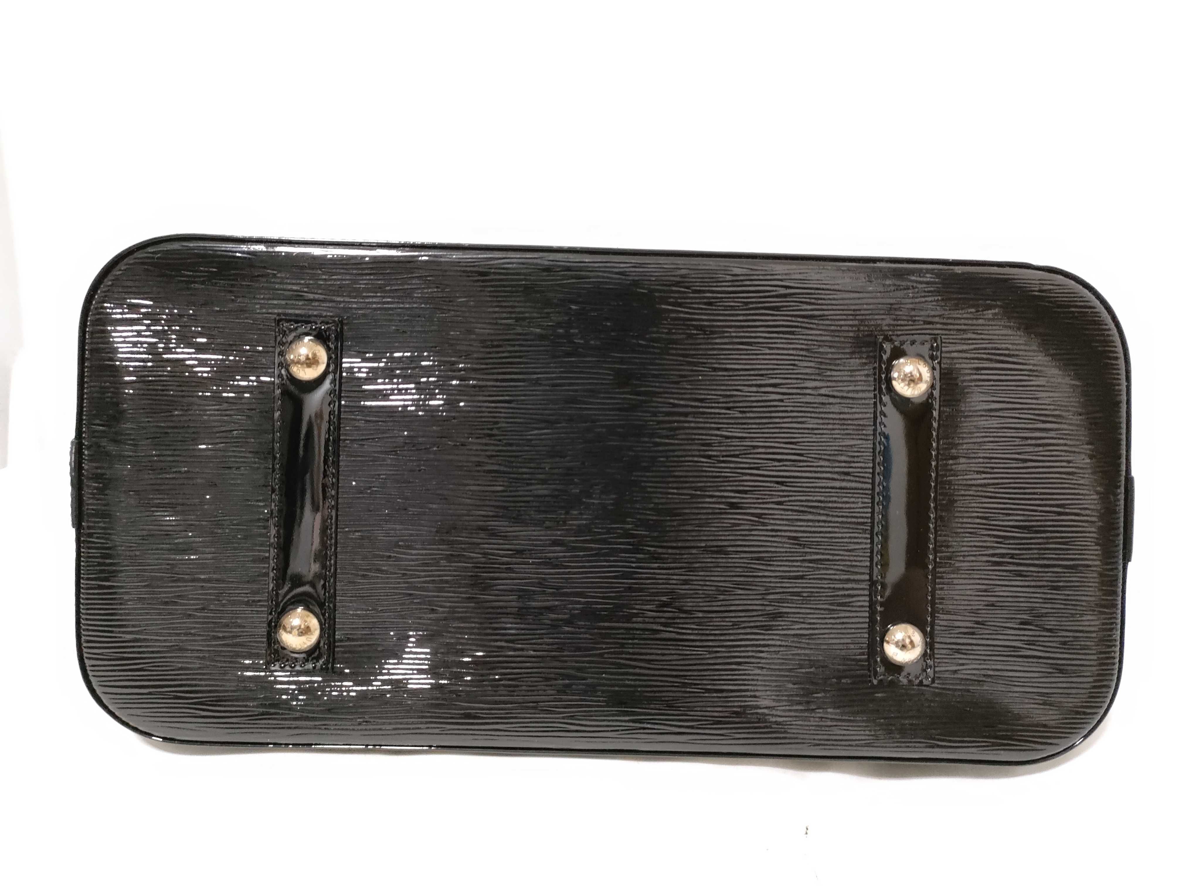 Epi Alma PM Black Handbag — view 7