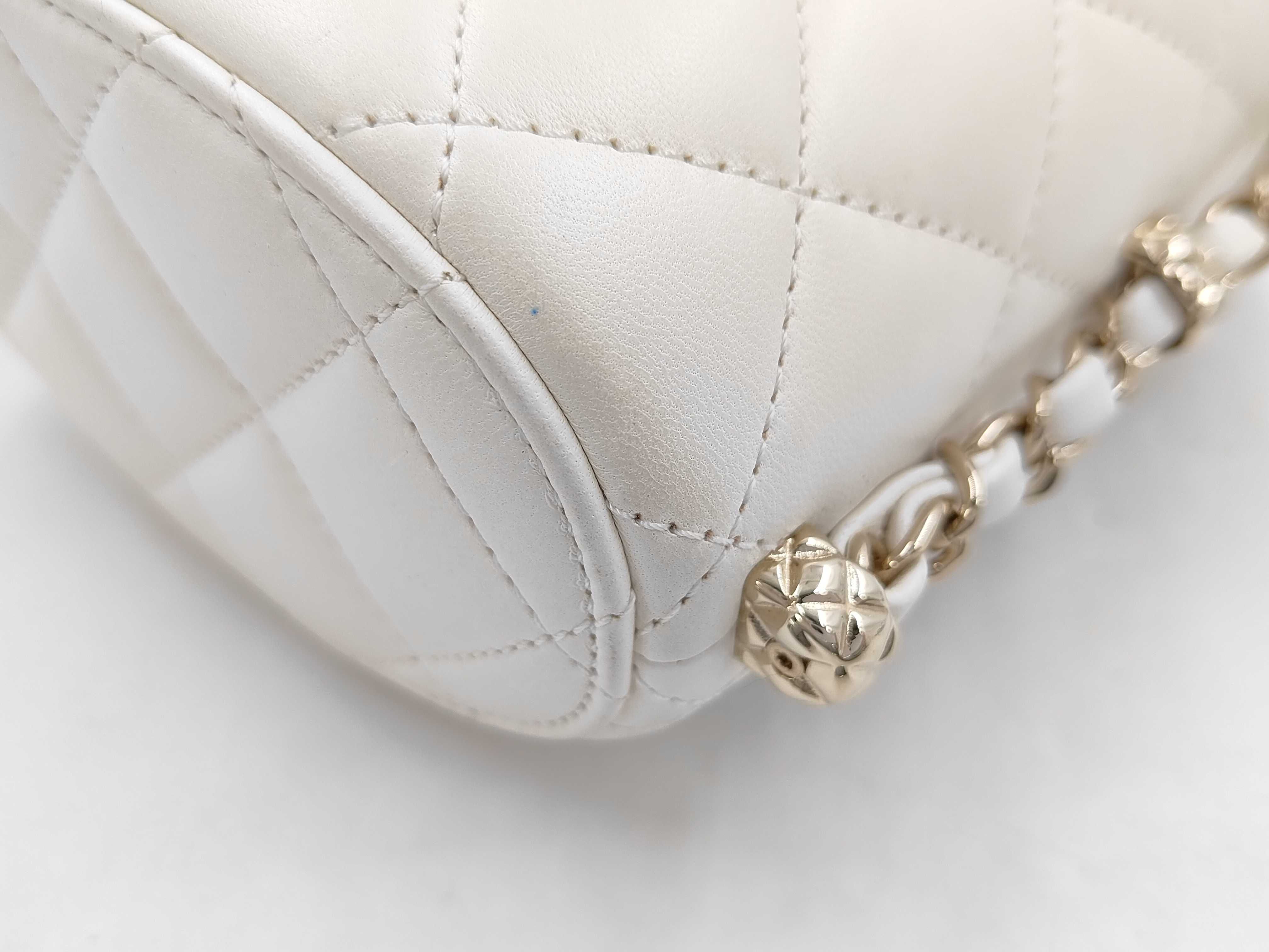 Matelassé Vanity Bag Chain Shoulder Bag White IC Plate Vanity Bag — view 3