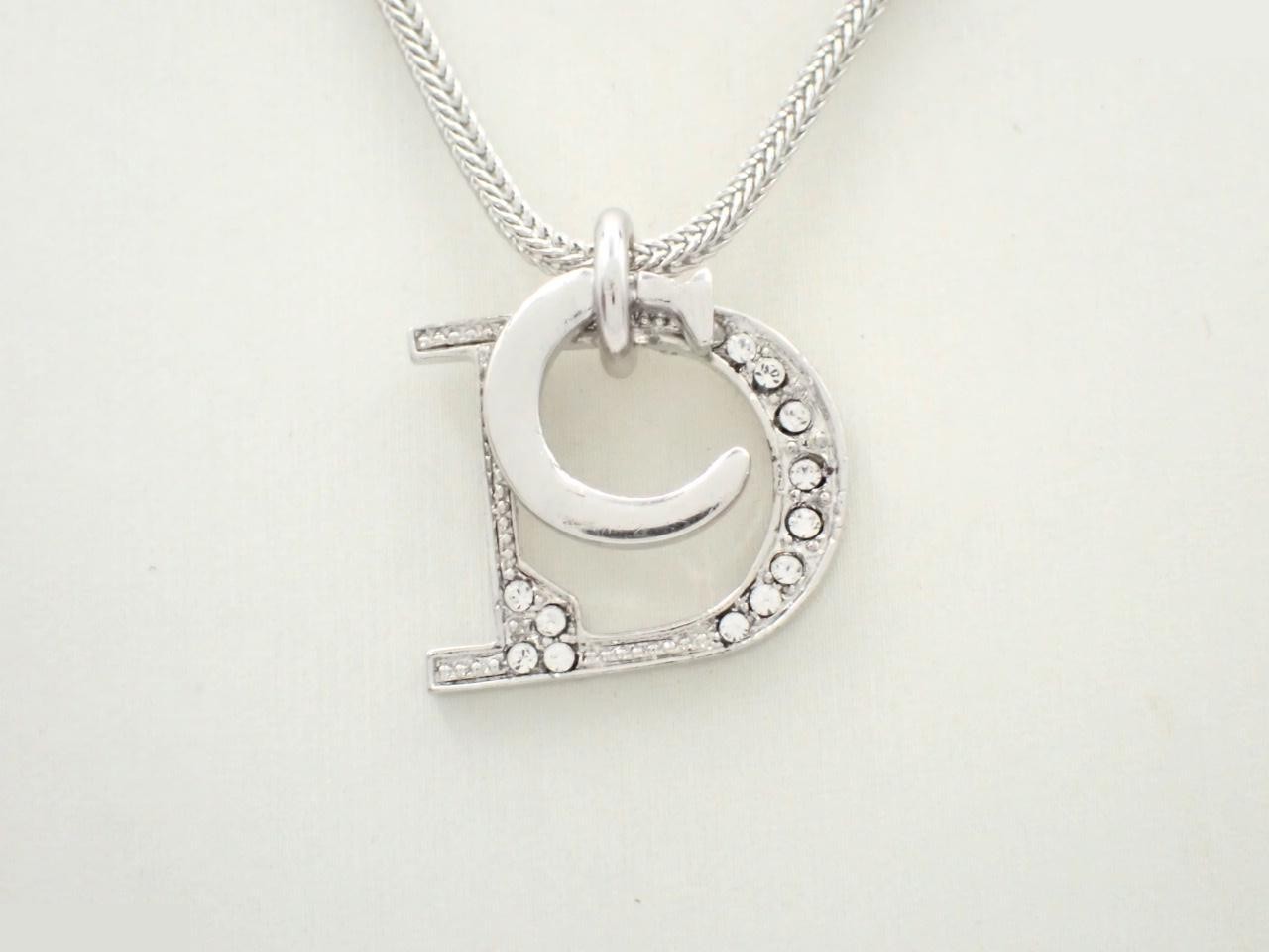 Other lines: Precious metals, necklaces, pendants, chain approximately 44cm