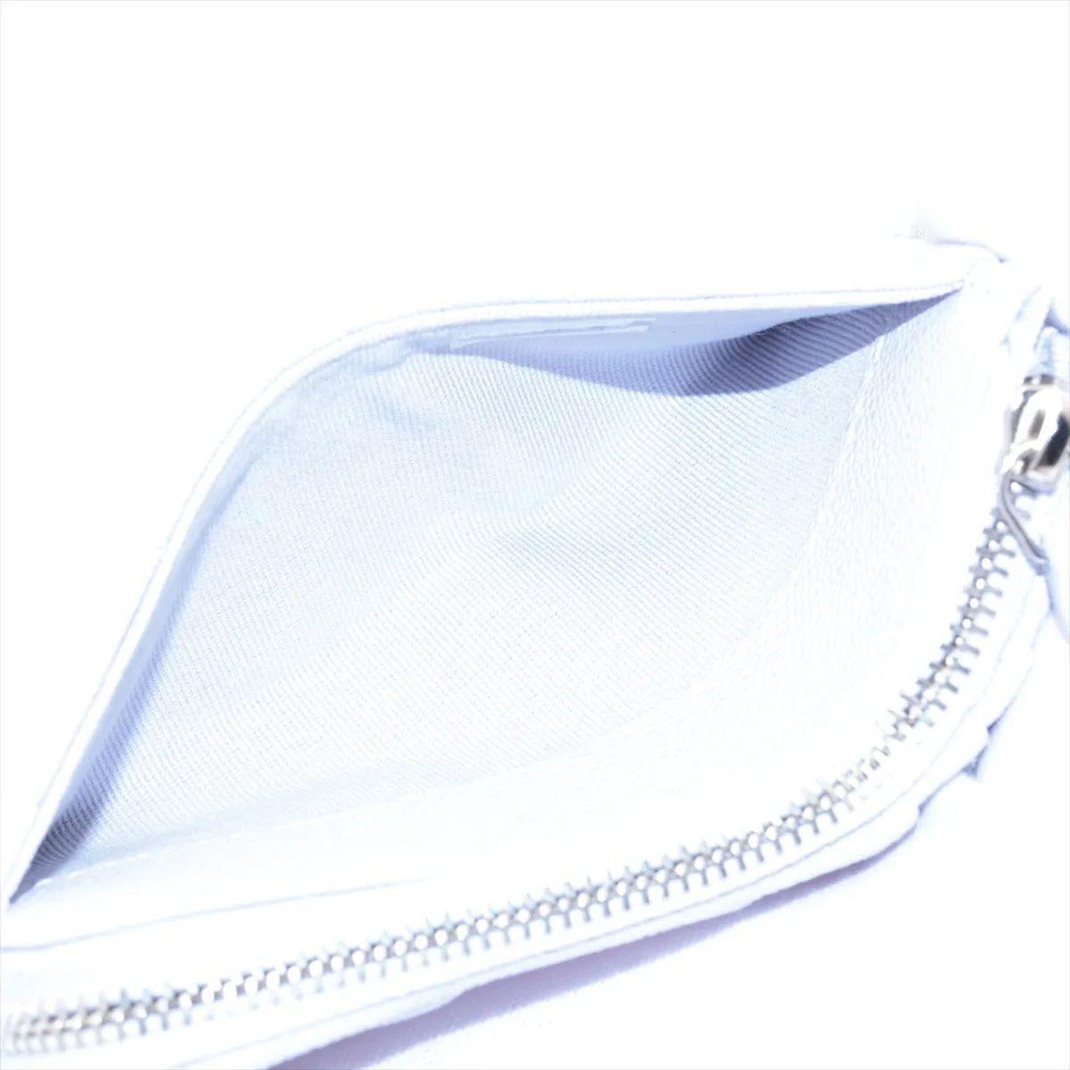 Matelasse caviar skin fragment case purple silver hardware AA4L93C4 — view 3