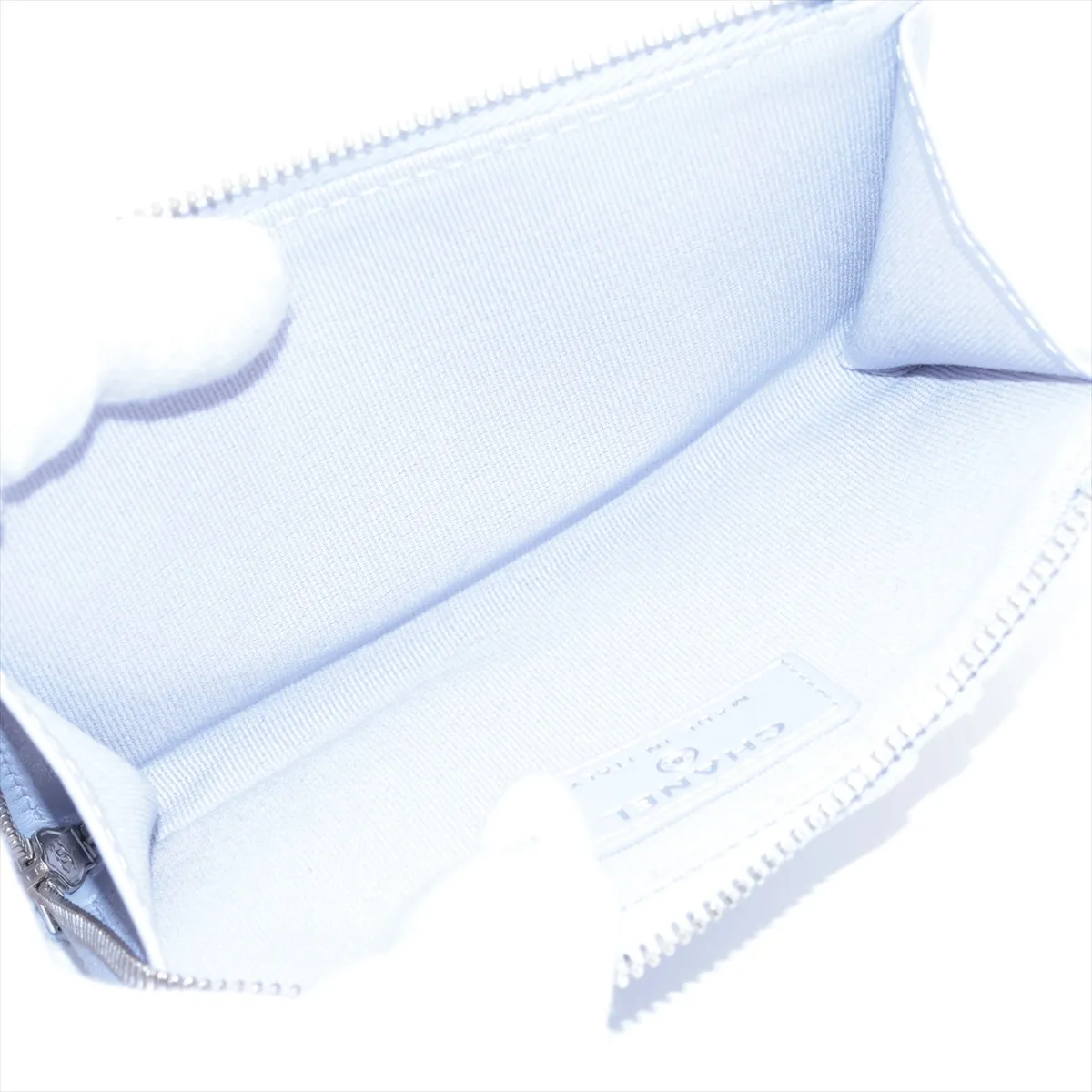 Matelasse caviar skin fragment case purple silver hardware AA4L93C4 — view 4