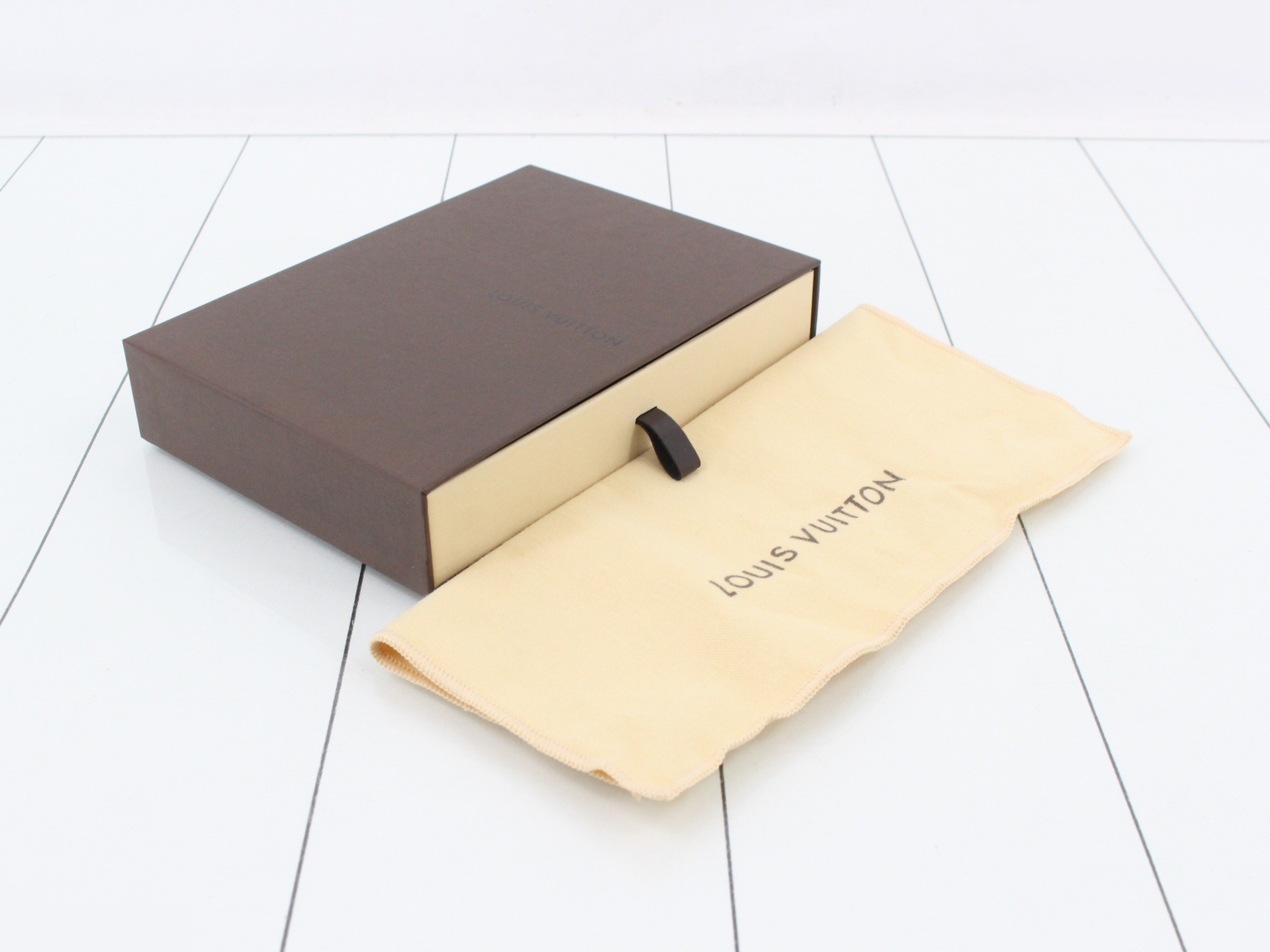R20005 LV Monogram Agenda PM — view 5