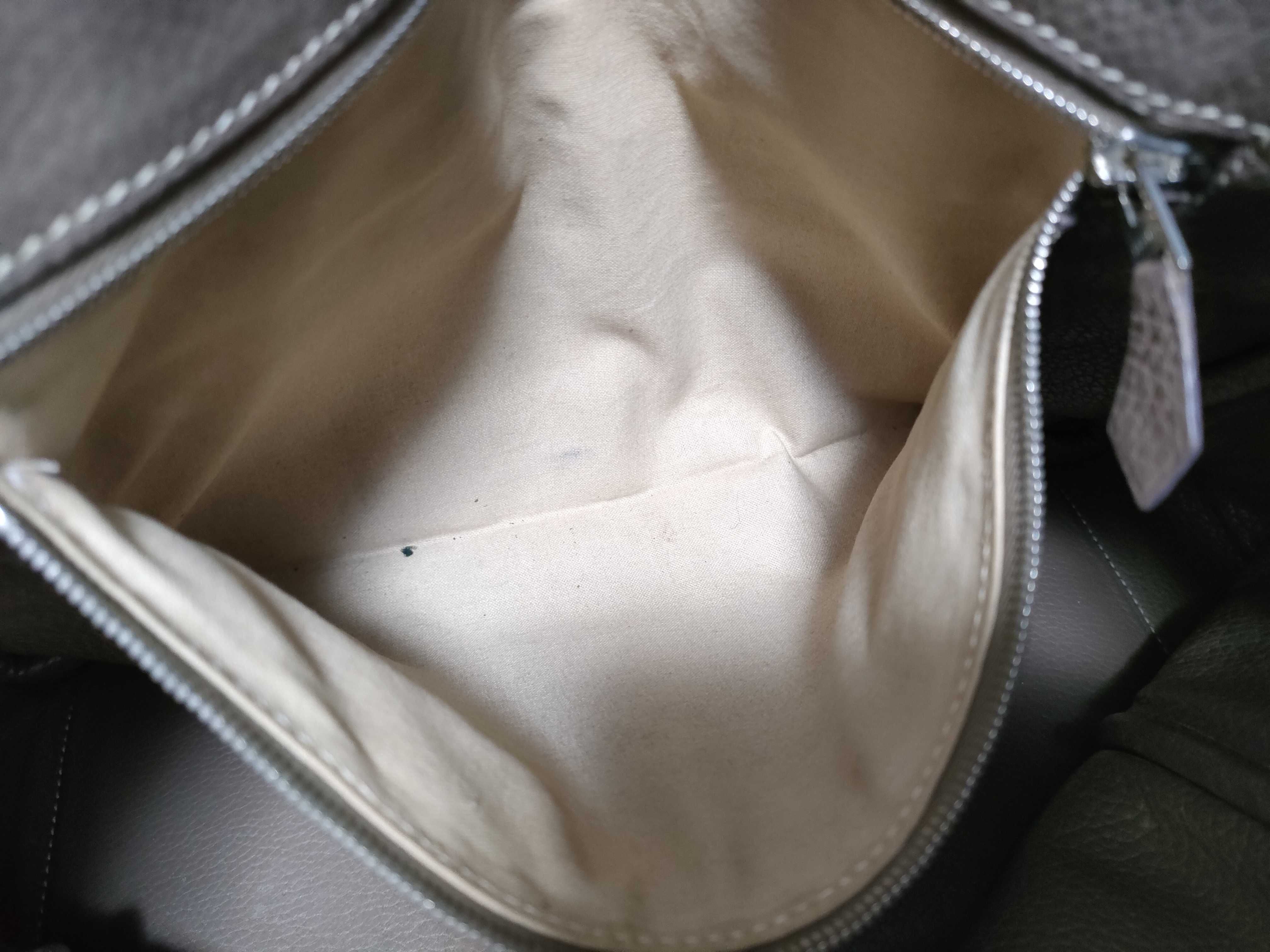 Victoria Cabas Leather Tote Bag — view 11