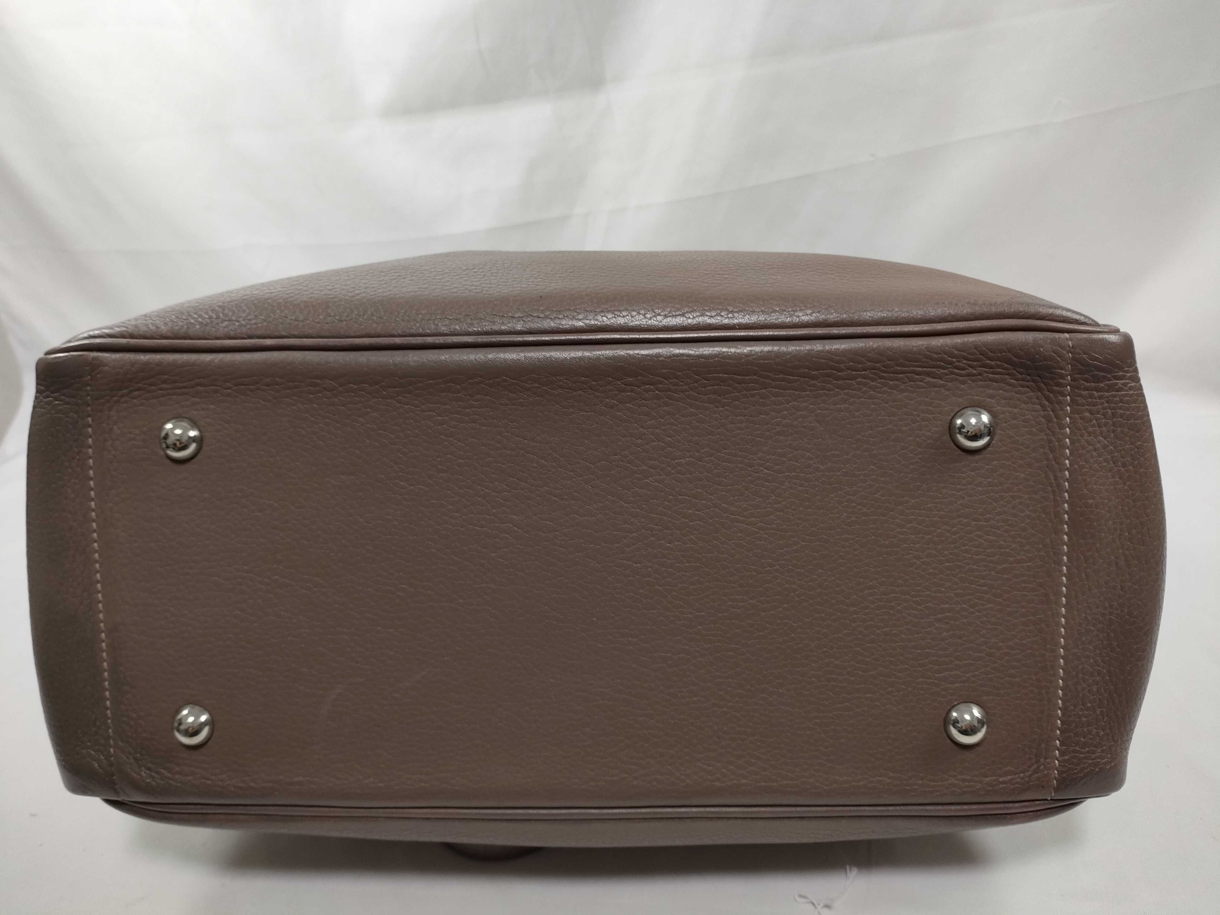Victoria Cabas Leather Tote Bag — view 8