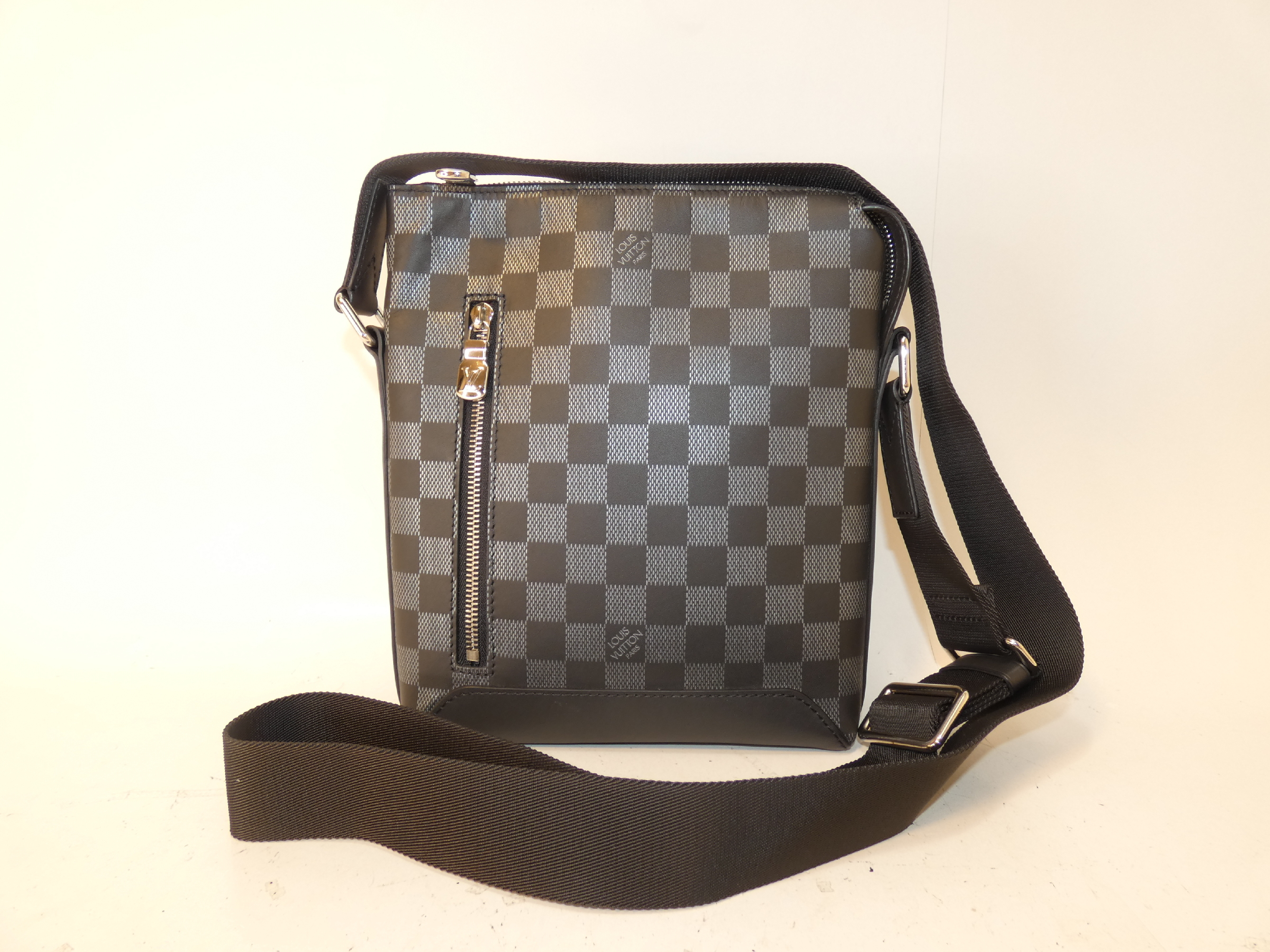 Discovery Messenger PM Damier Infini Shoulder Bag