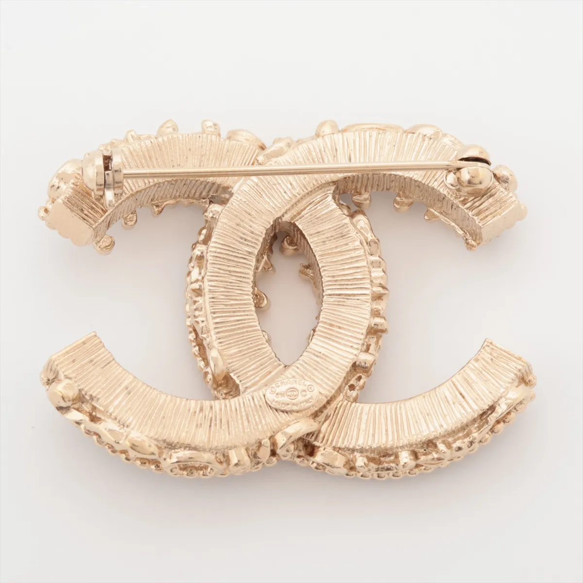 Coco Mark B14C Brooch, GP x Enamel, Gold x Black. — view 2