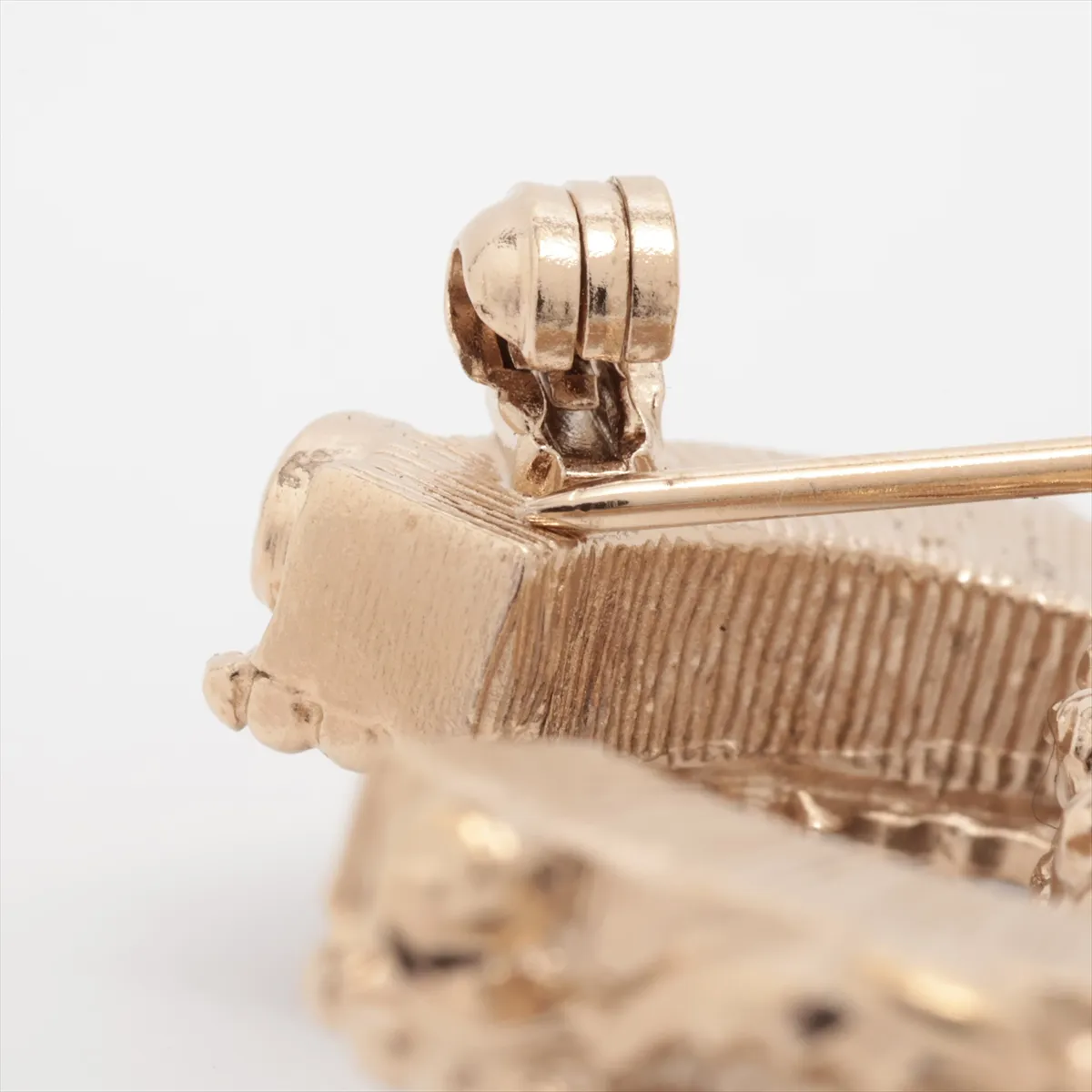 Coco Mark B14C Brooch, GP x Enamel, Gold x Black. — view 3
