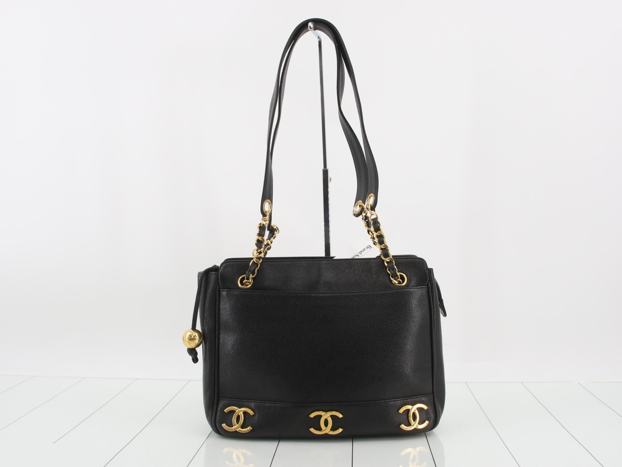 Caviar leather tote bag with chain and Coco Mark logo. — view 2