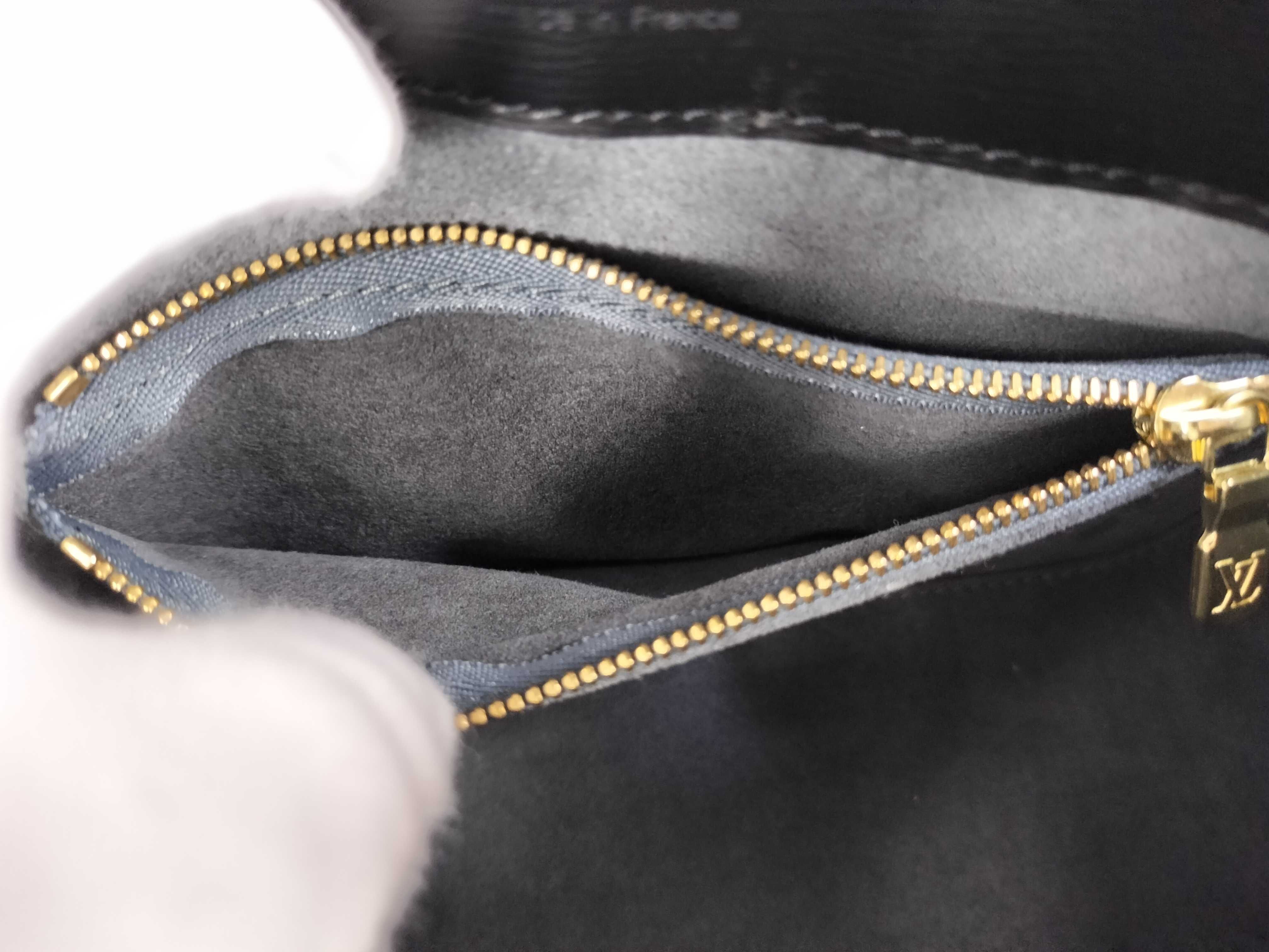 Epi M52207 Bussy Shoulder Bag (Noir) — view 13