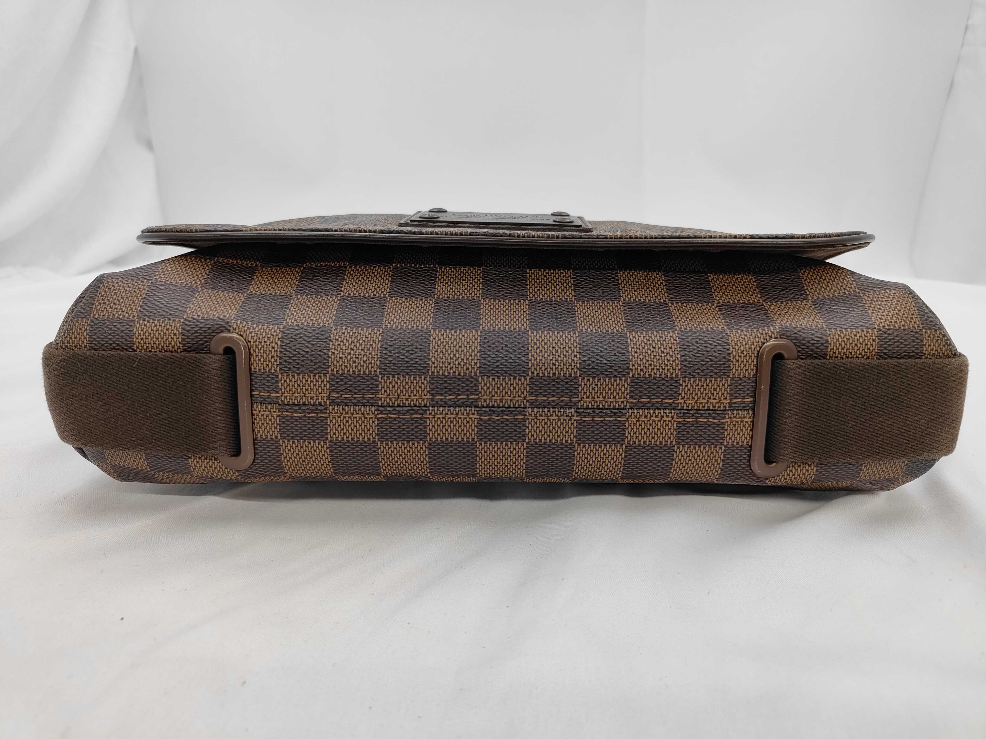 Damier Brooklyn MM Shoulder Bag Messenger Bag N51211 — view 5