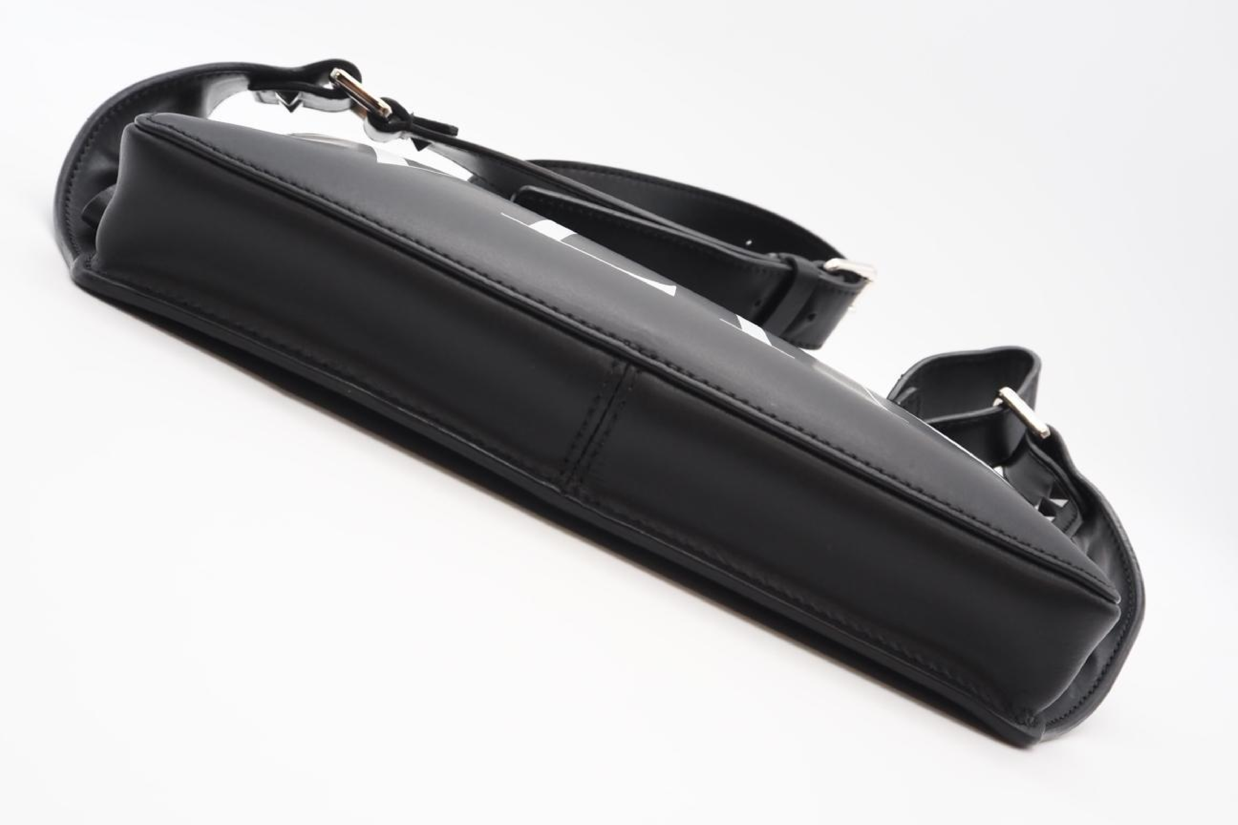 VY2B0A10WJW VLTN Logo Leather Belt Bag Black Waist Bag — view 5