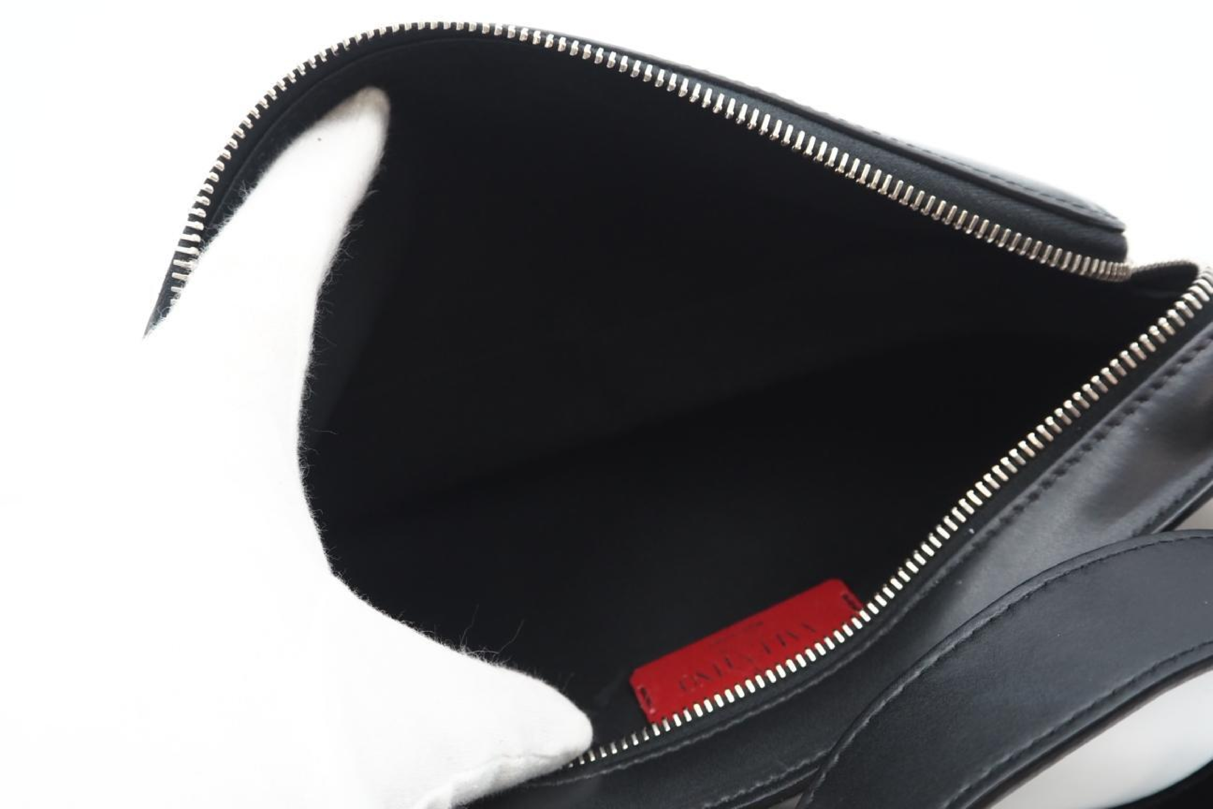 VY2B0A10WJW VLTN Logo Leather Belt Bag Black Waist Bag — view 6