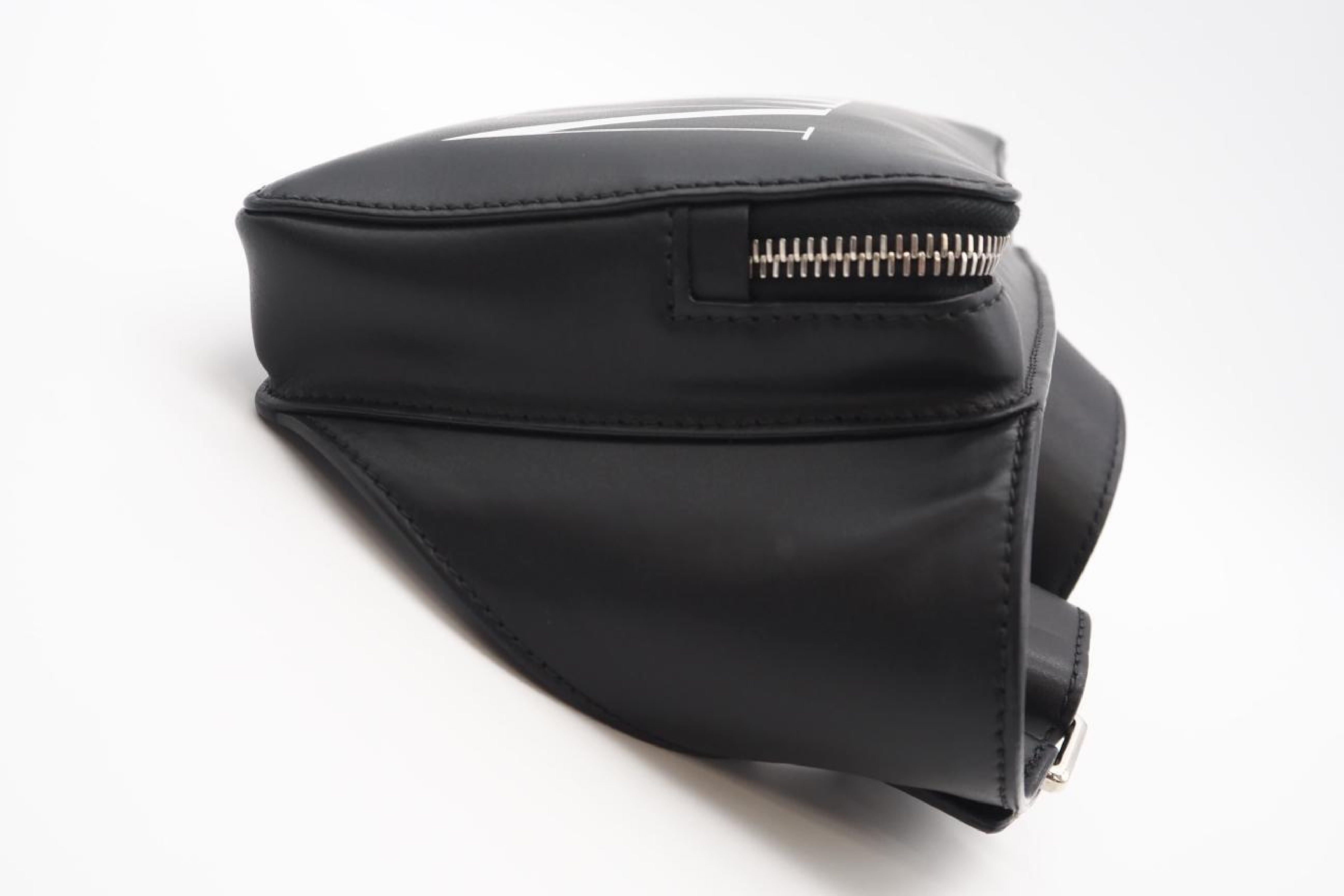 VY2B0A10WJW VLTN Logo Leather Belt Bag Black Waist Bag — view 8