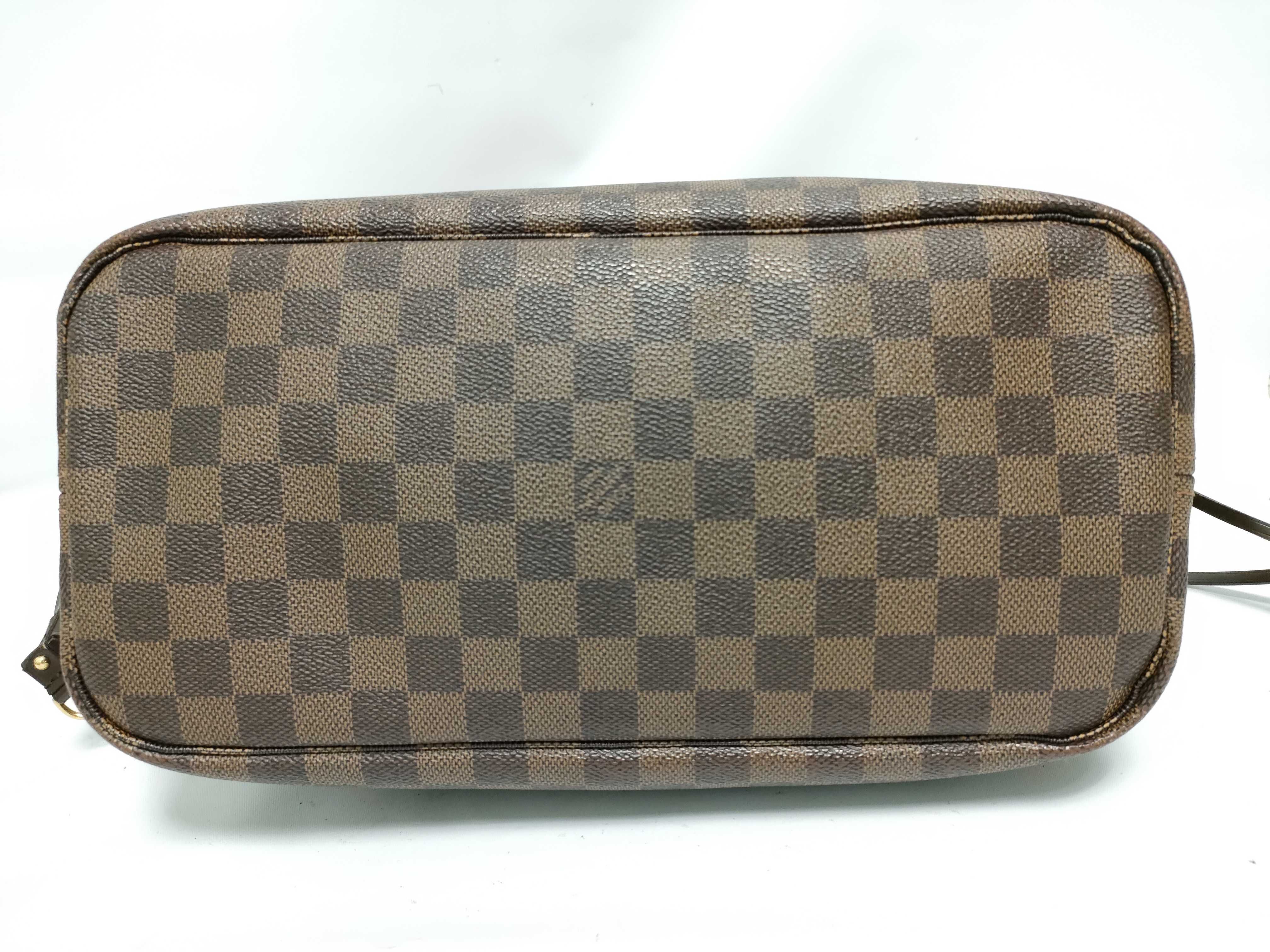 Damier Neverfull MM Shoulder Tote Bag (Damier Leather) — view 3