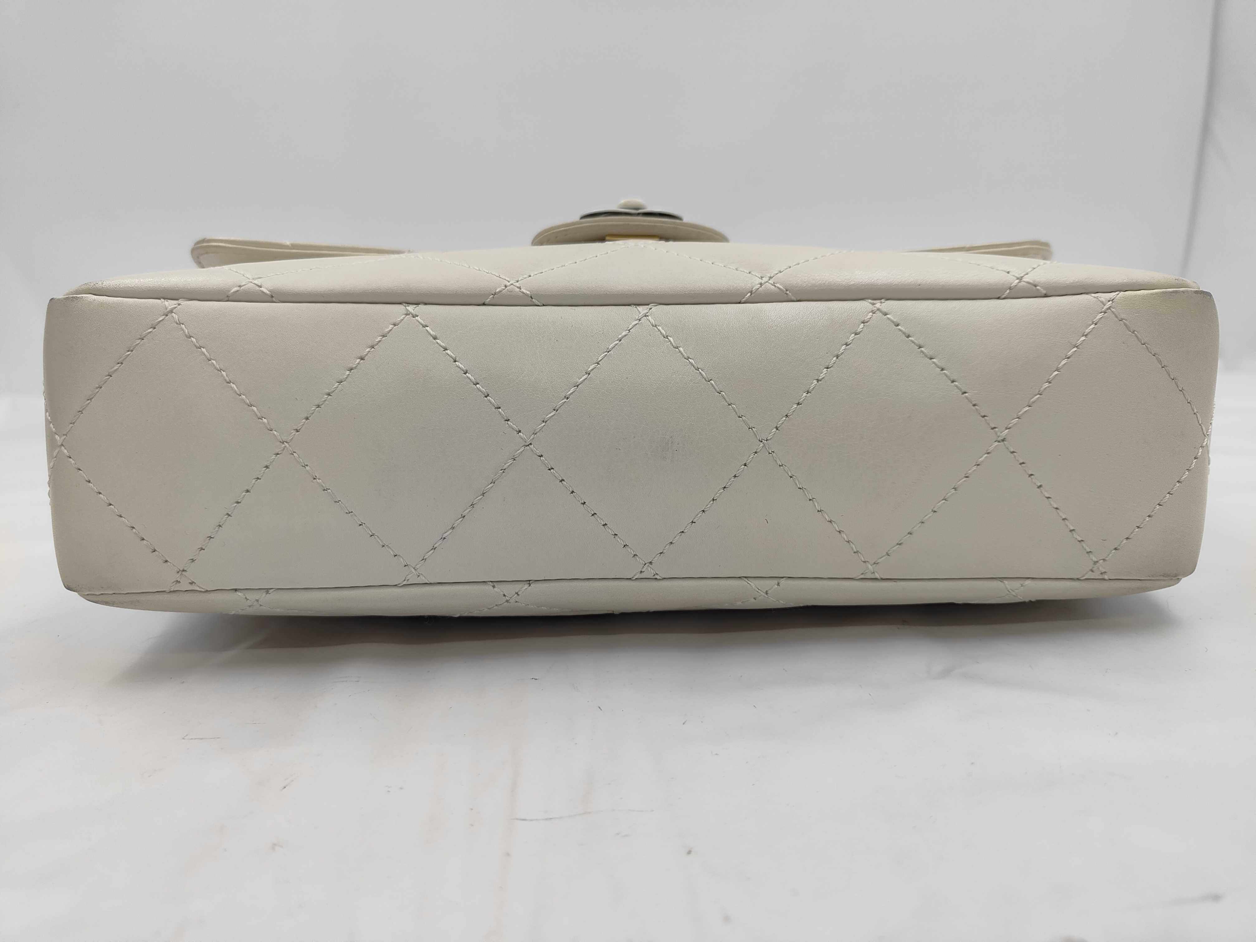 Matelassé White Chain Shoulder Bag — view 7