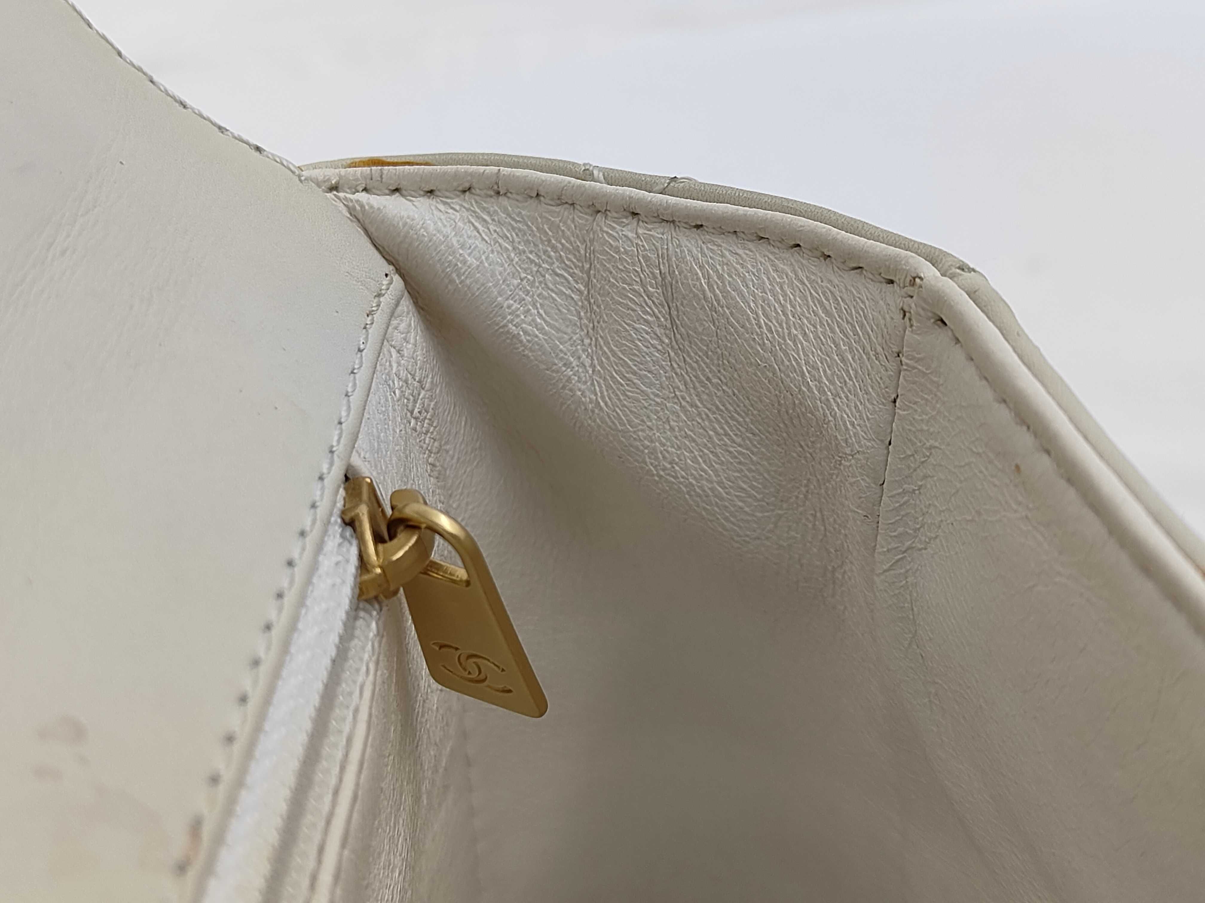 Matelassé White Chain Shoulder Bag — view 8