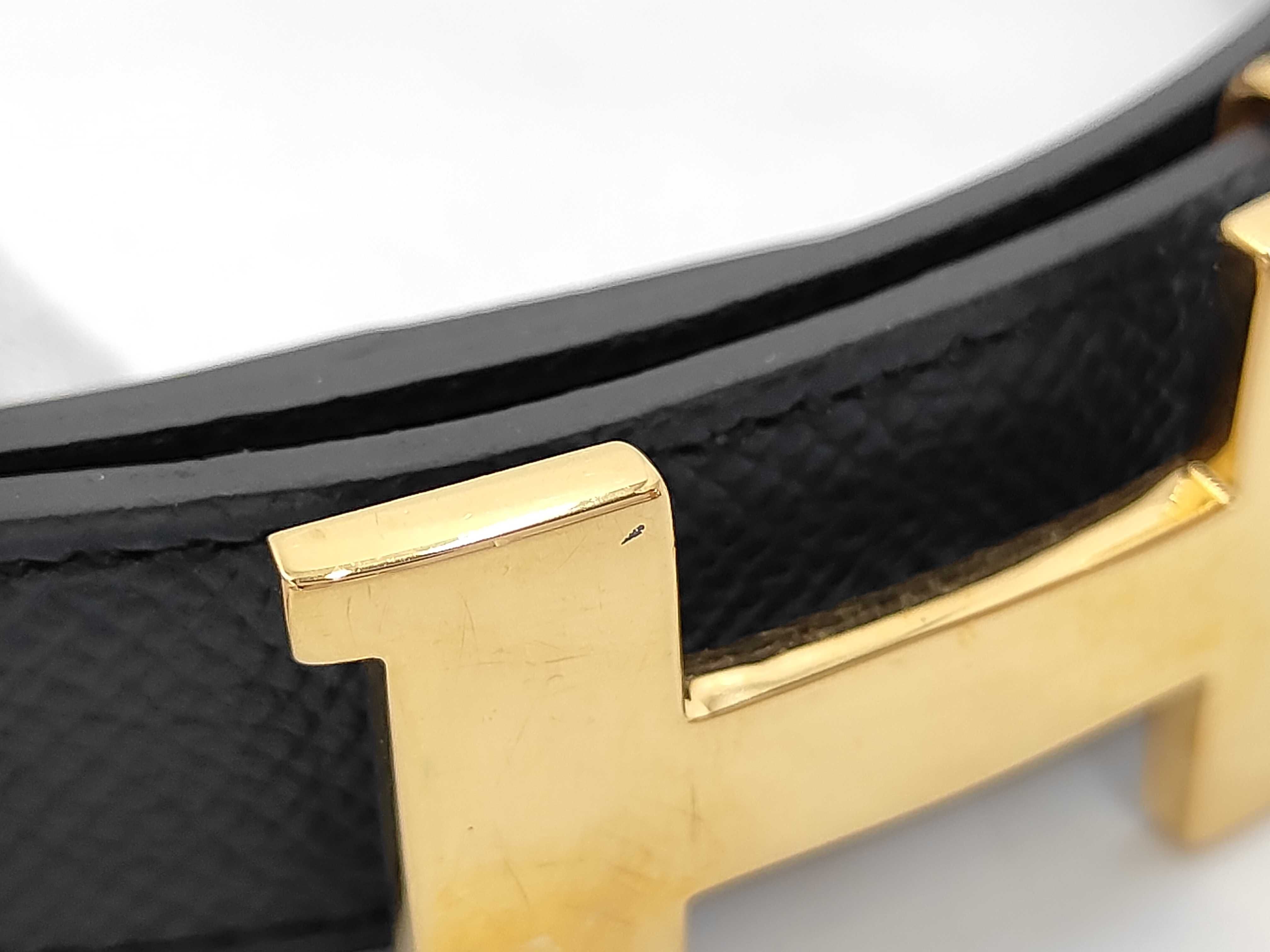 Constance belt with H-buckle, gold hardware, and H-logo. — view 9
