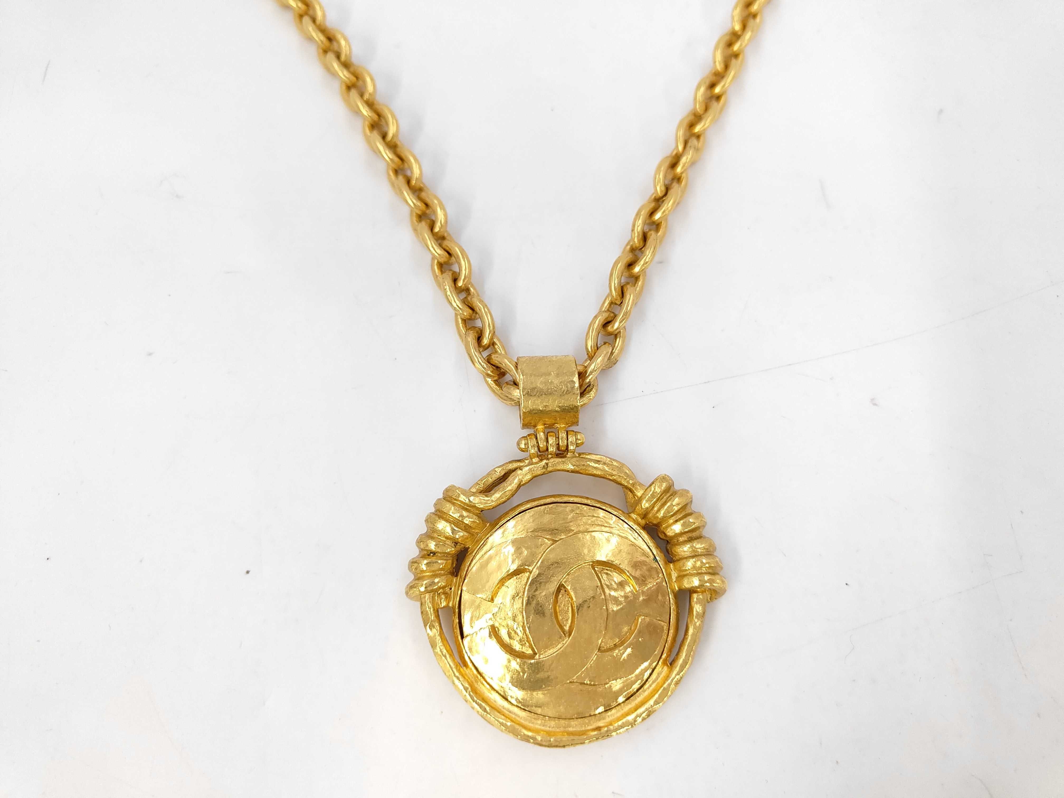 Coco Mark Chanel Round Coco Mirror Metal Gold Necklace