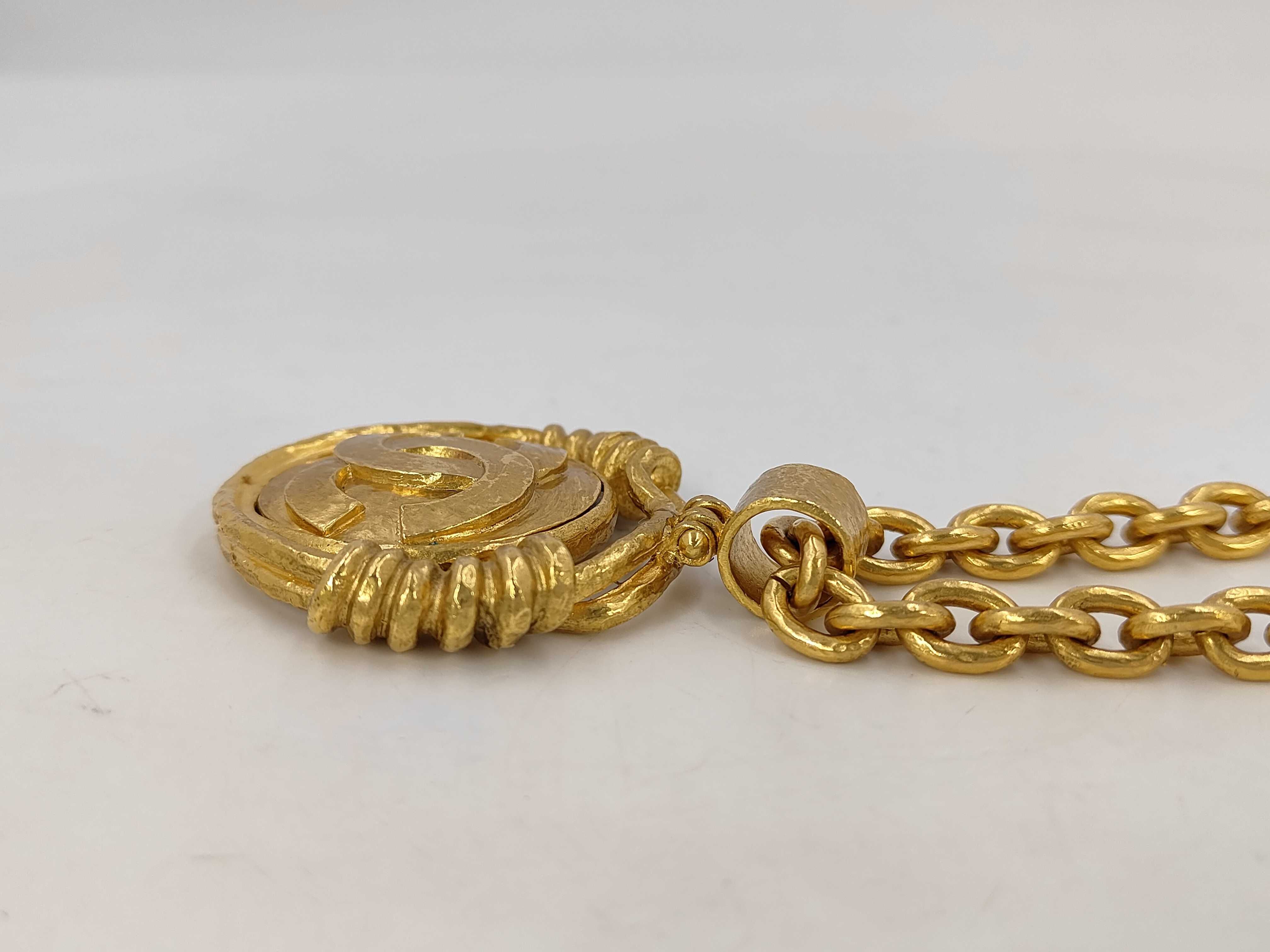 Coco Mark Chanel Round Coco Mirror Metal Gold Necklace — view 3