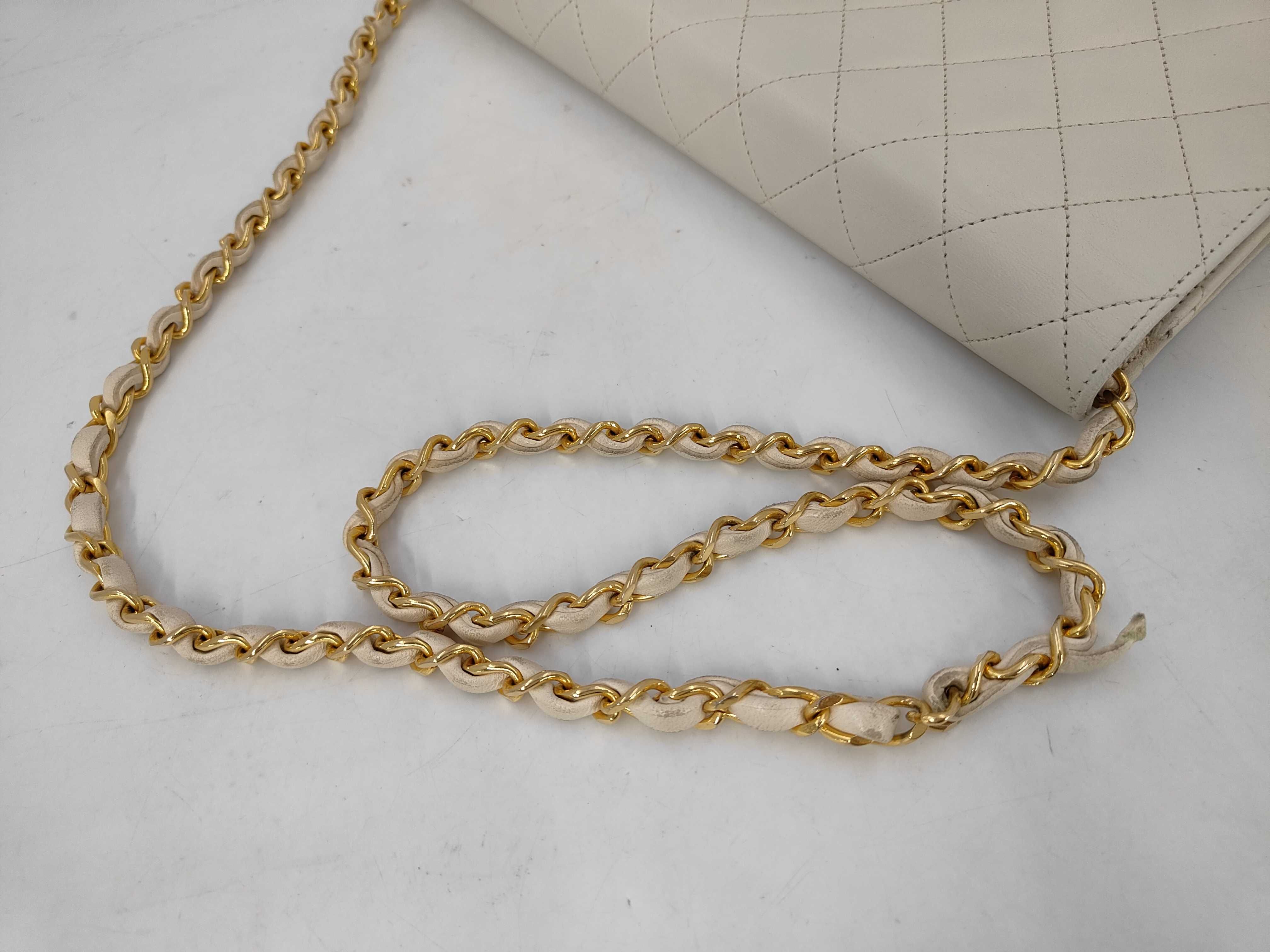 Matelassé Chain Shoulder Bag, Lambskin, White and Gold — view 4