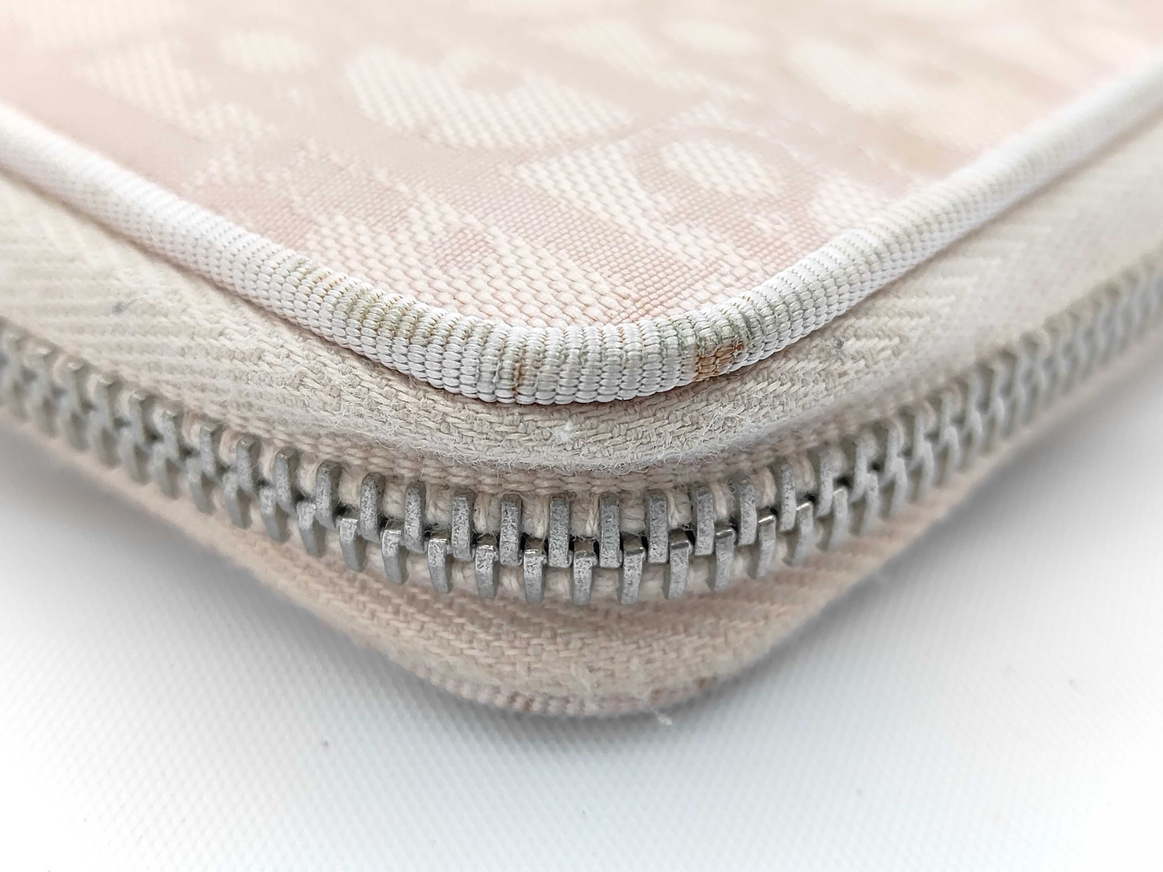pink wallet — view 8