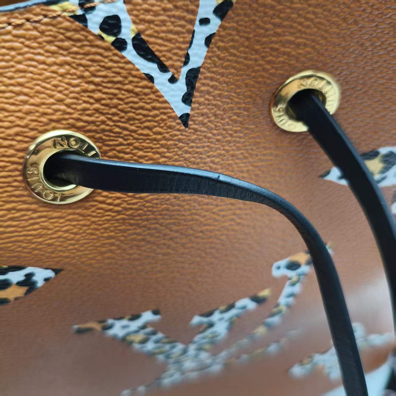 【*Shipped from: China*】LOUIS VUITTON Noe Neo PU Shoulder Bag — view 14