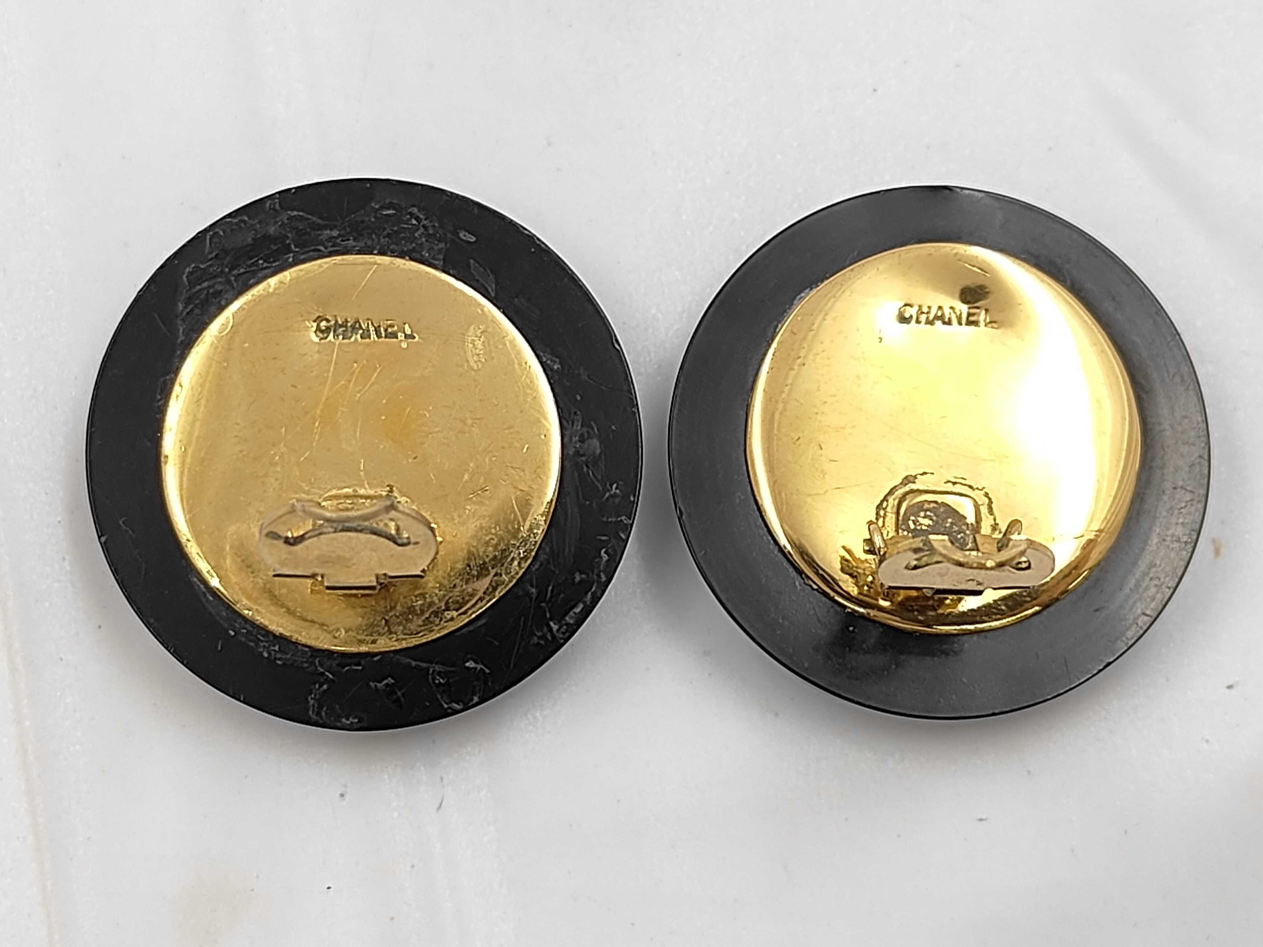 Matelassé Coco Mark Gold Black Earrings — view 2