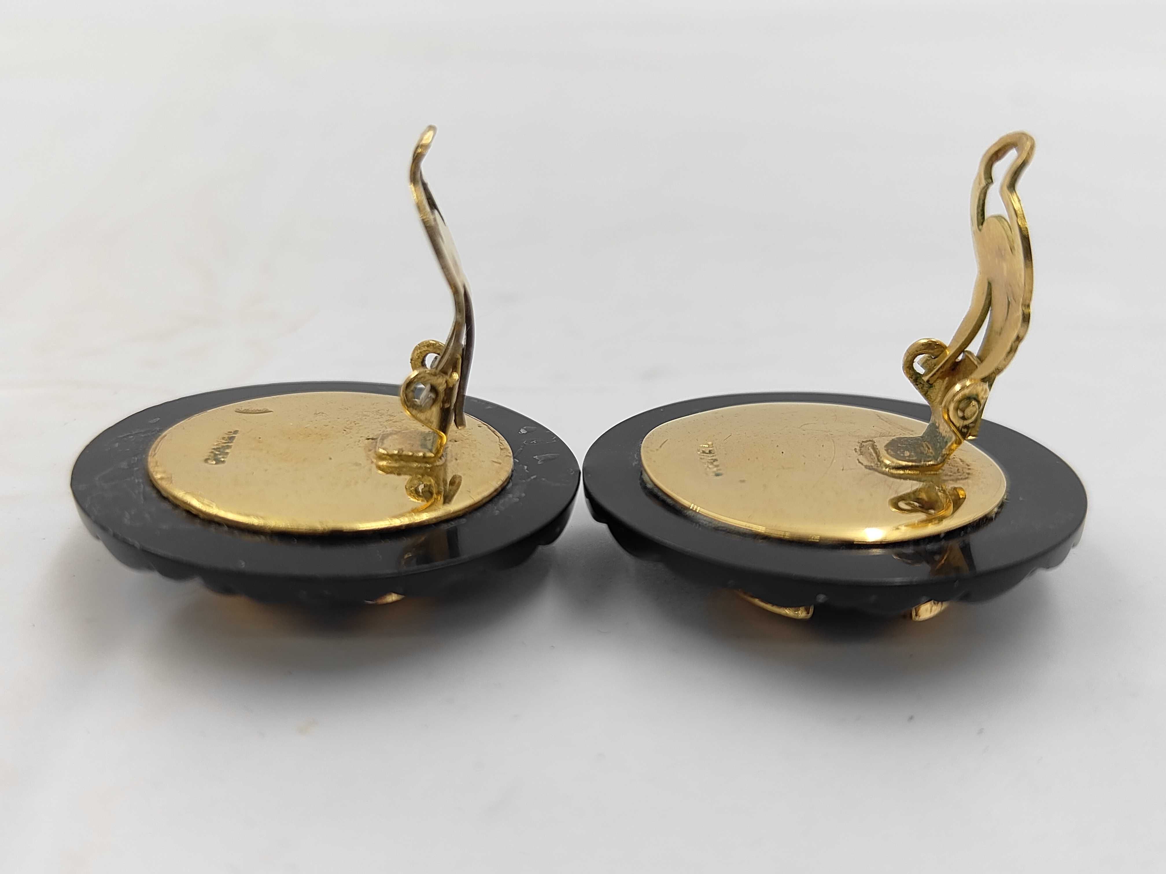 Matelassé Coco Mark Gold Black Earrings — view 4