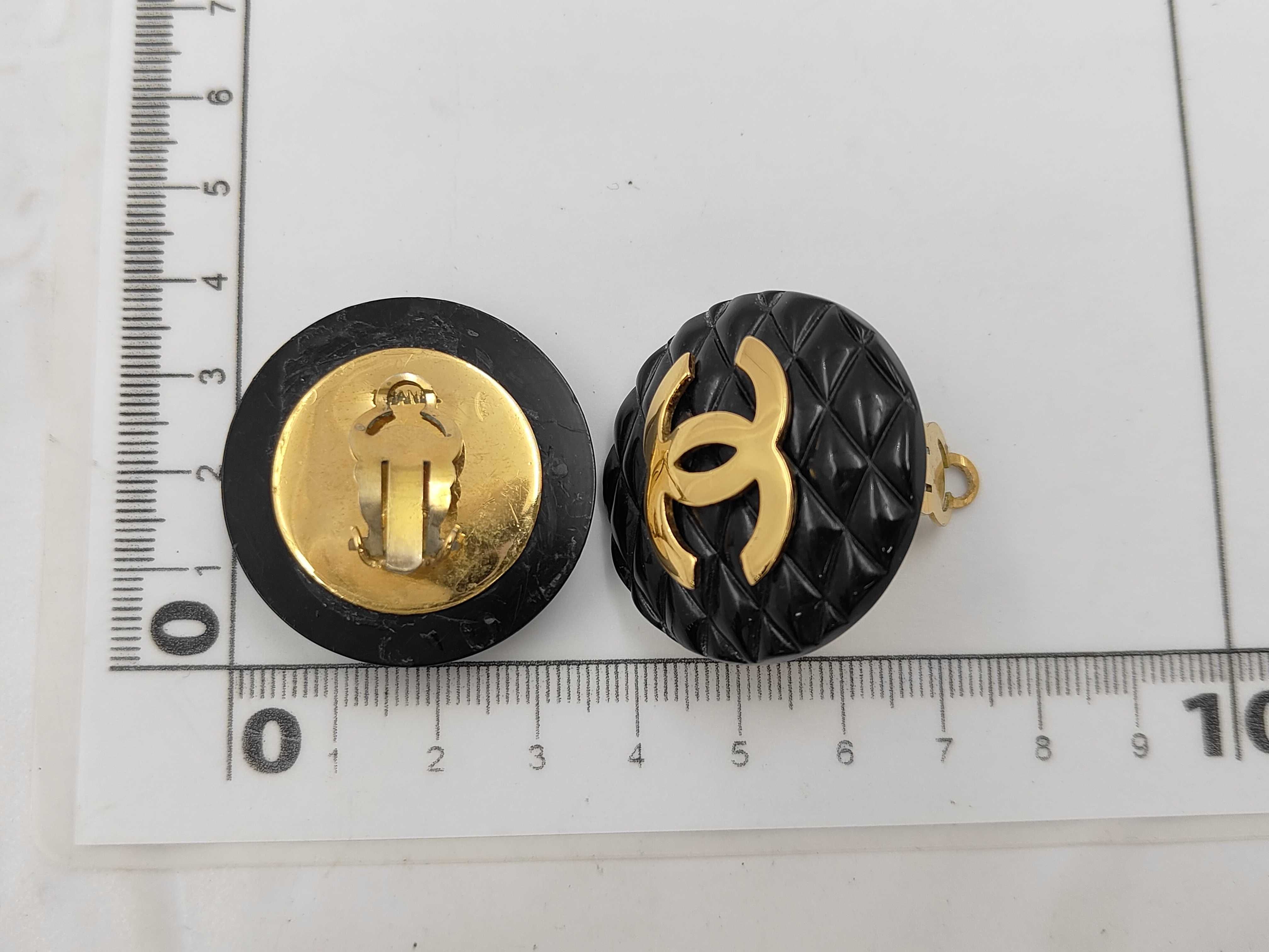 Matelassé Coco Mark Gold Black Earrings — view 6