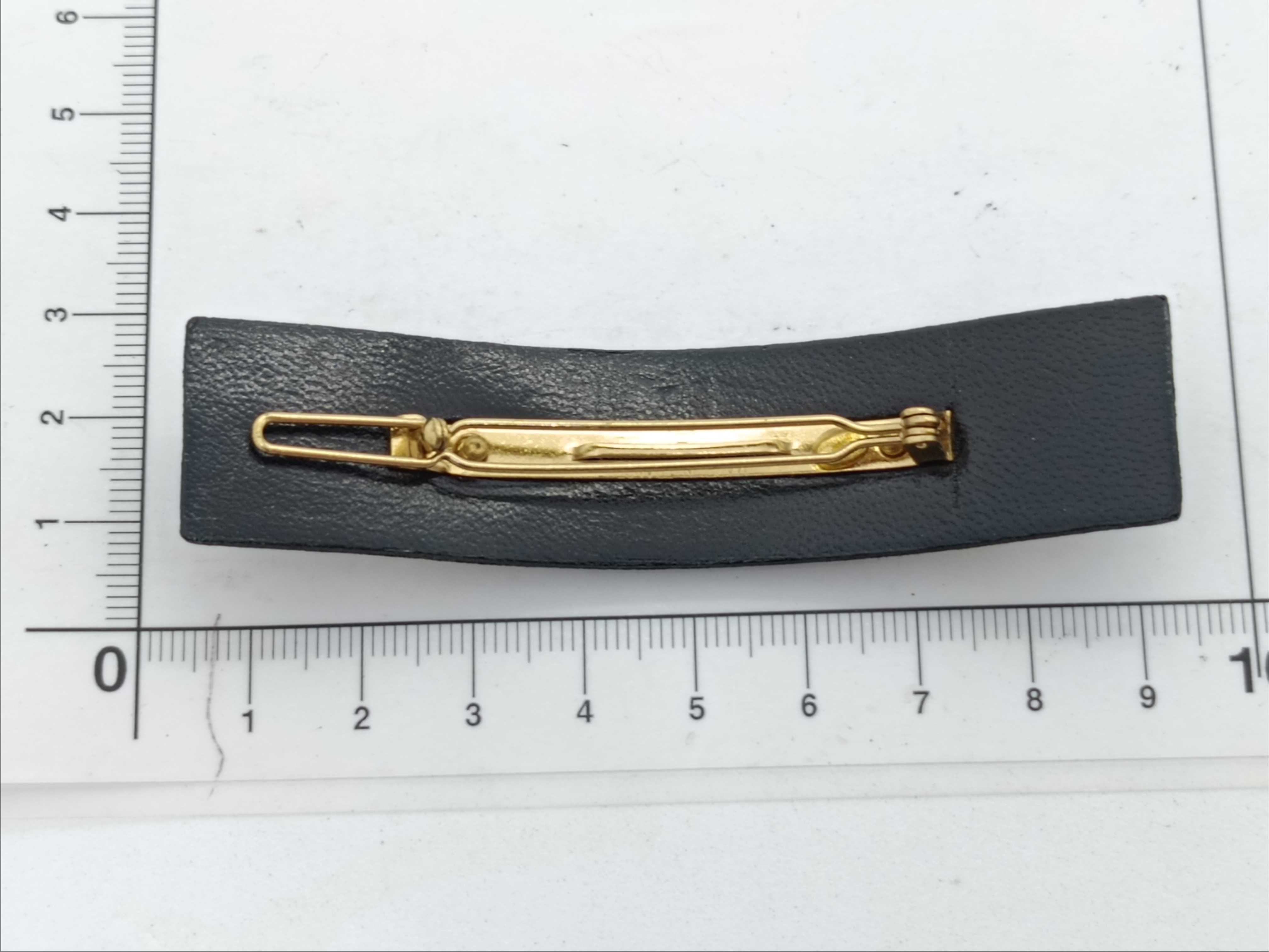 01 A Barrette Hair Accessory — view 2