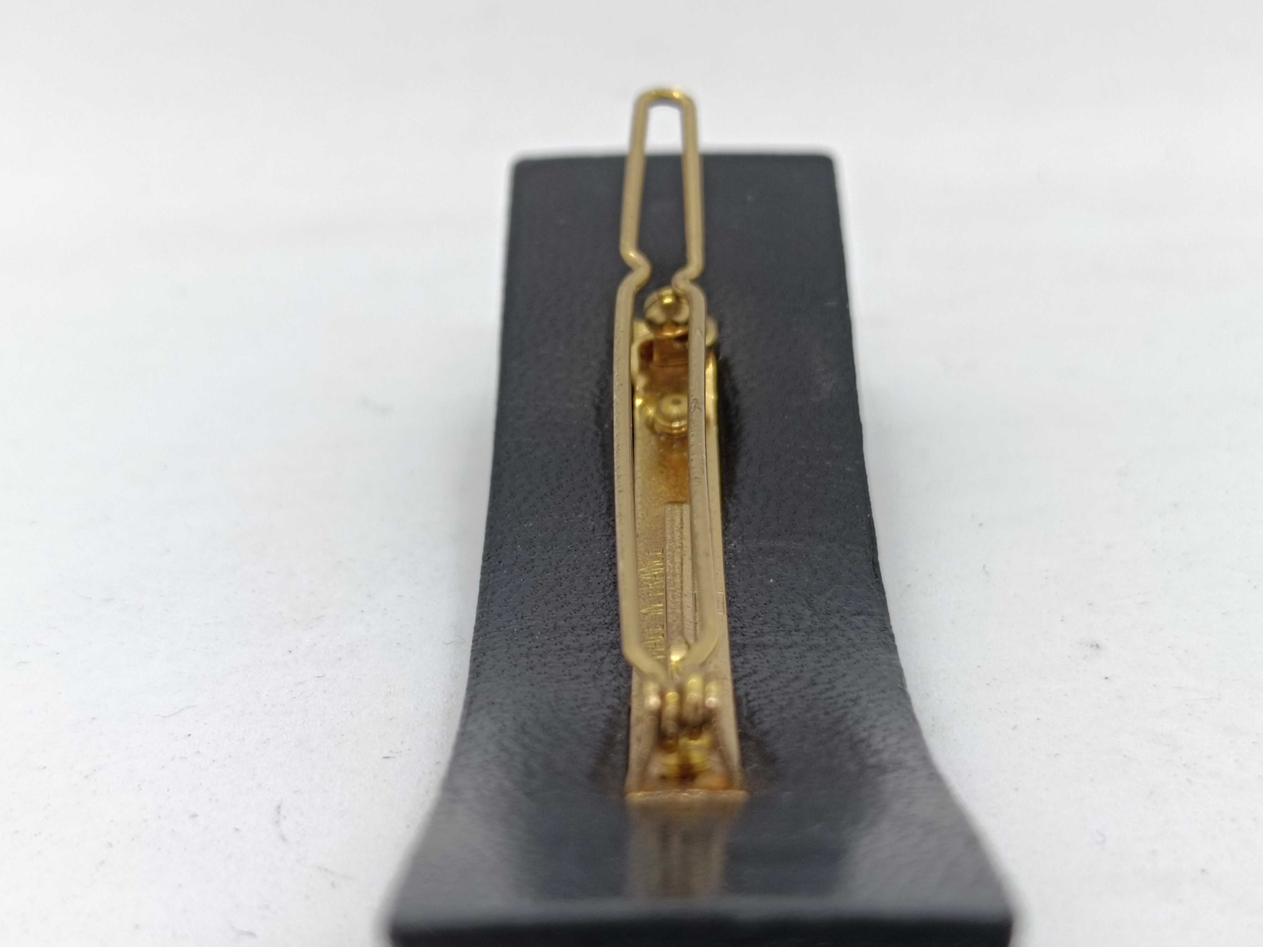 01 A Barrette Hair Accessory — view 5