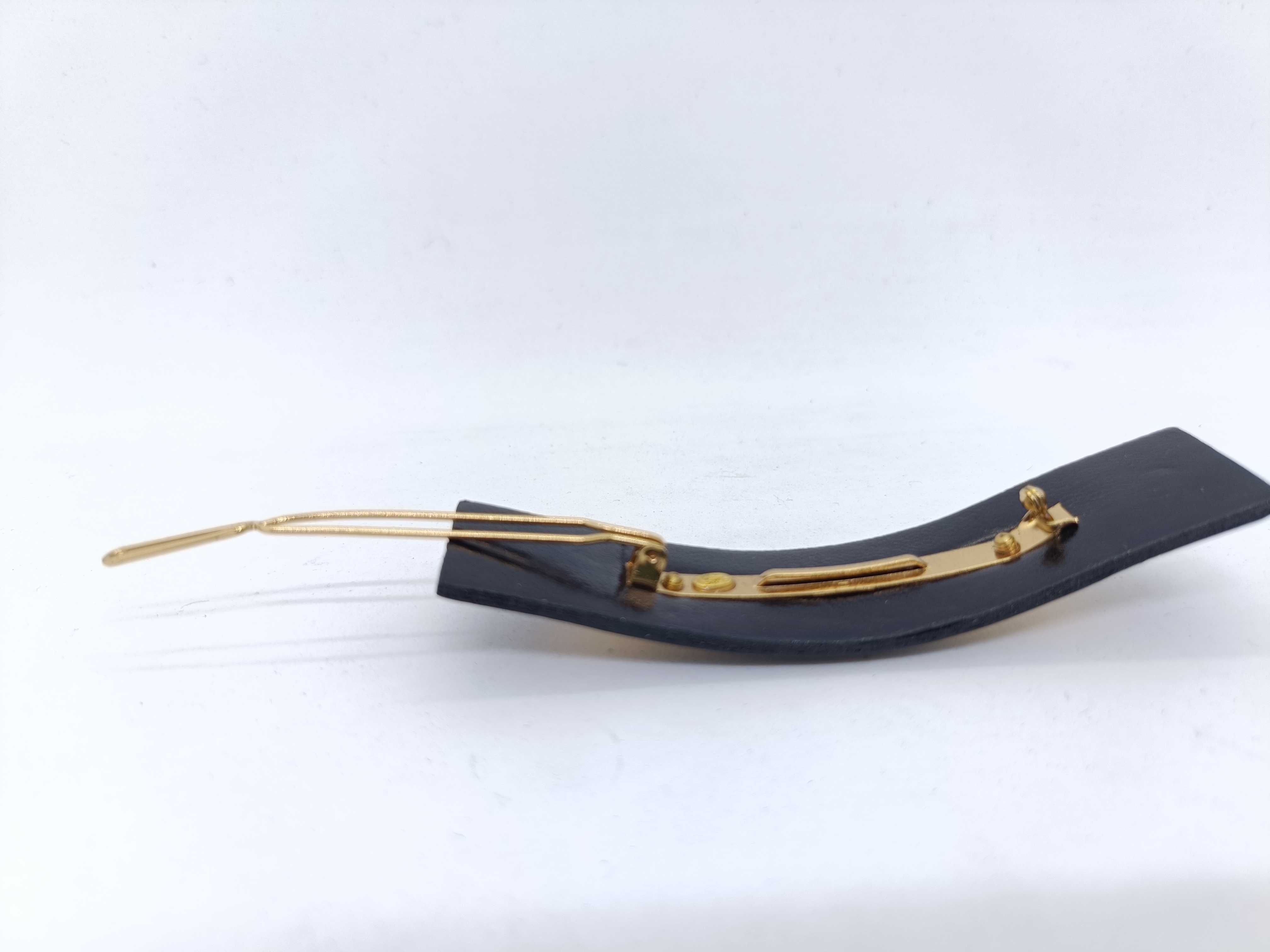 01 A Barrette Hair Accessory — view 6