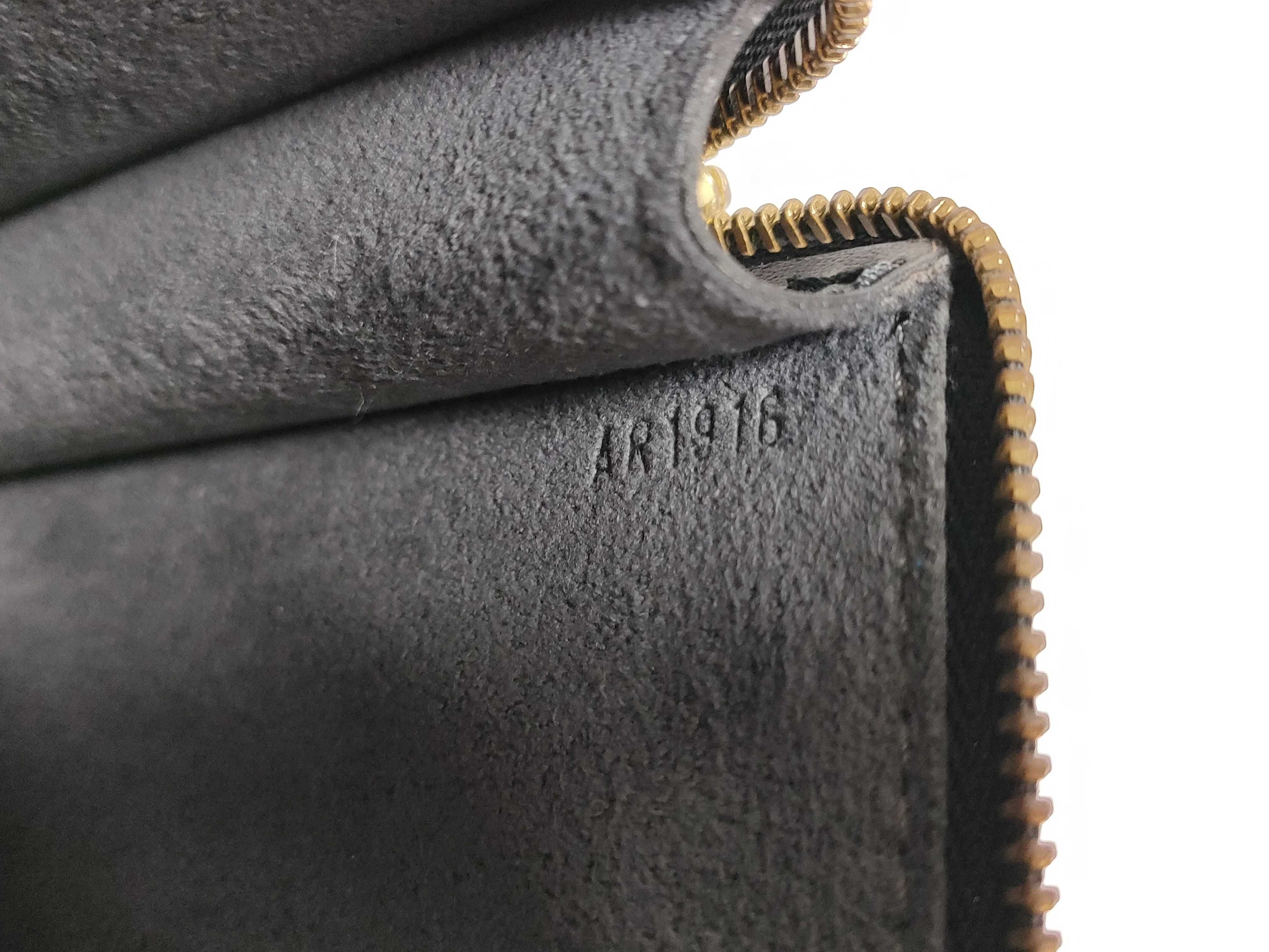 Epi Leather Pochette Accessoires M52942 AR1916 Pouch — view 11