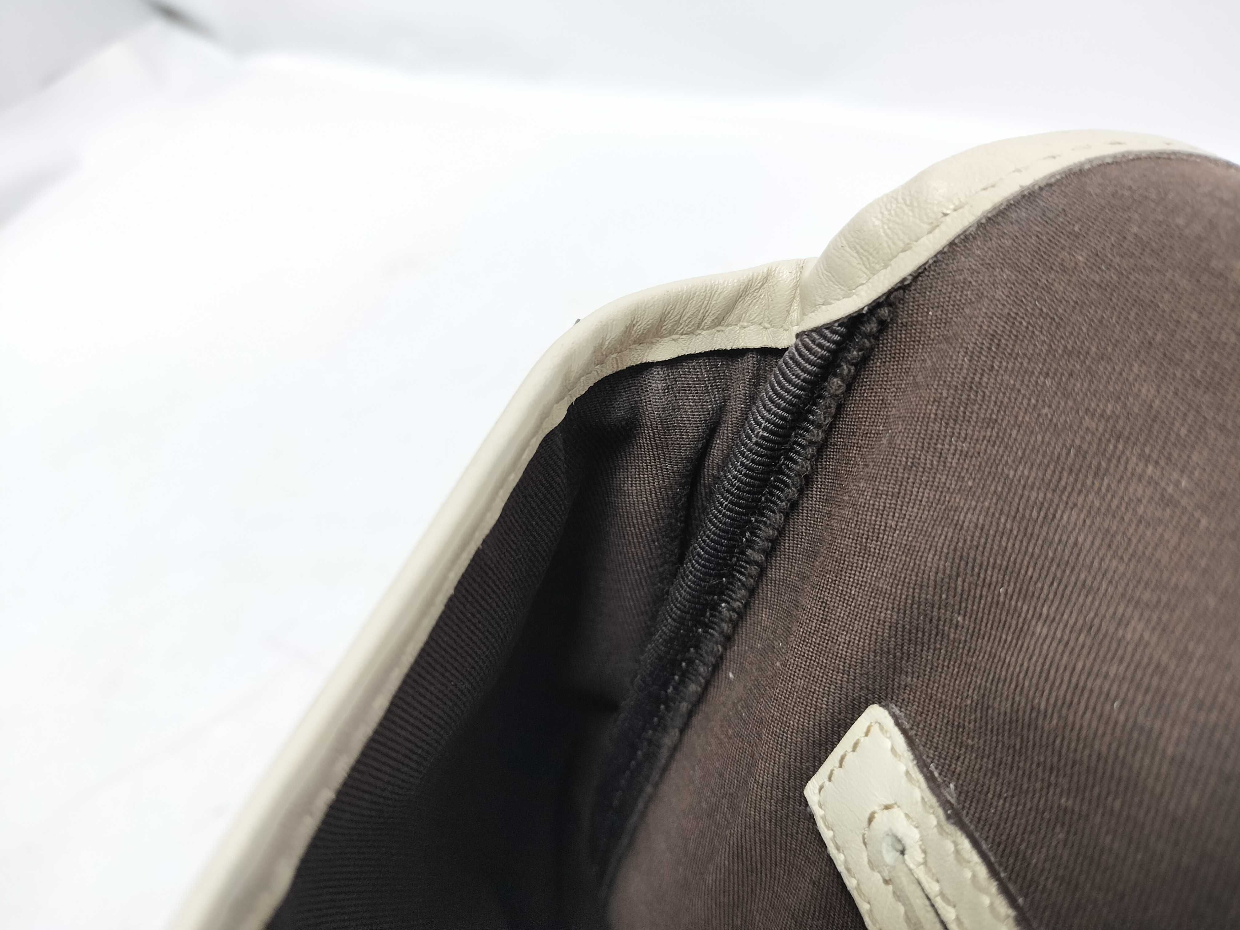 GG Supreme Messenger Bag Shoulder Bag — view 15