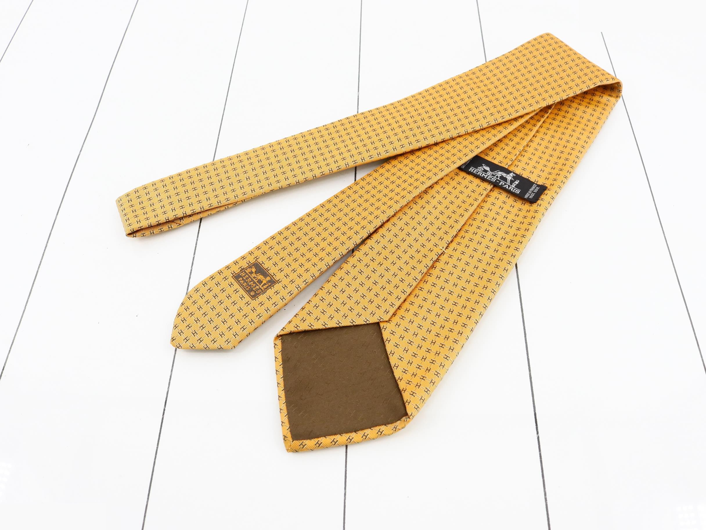 H logo, 100% silk, orange, box — view 2