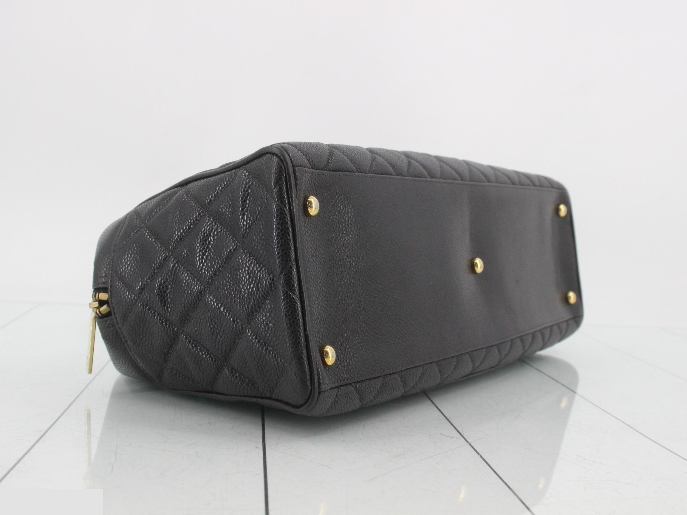 Matelassé Classic Duffle Bag, Caviar Leather, Black, Series 8, W37cm — view 5