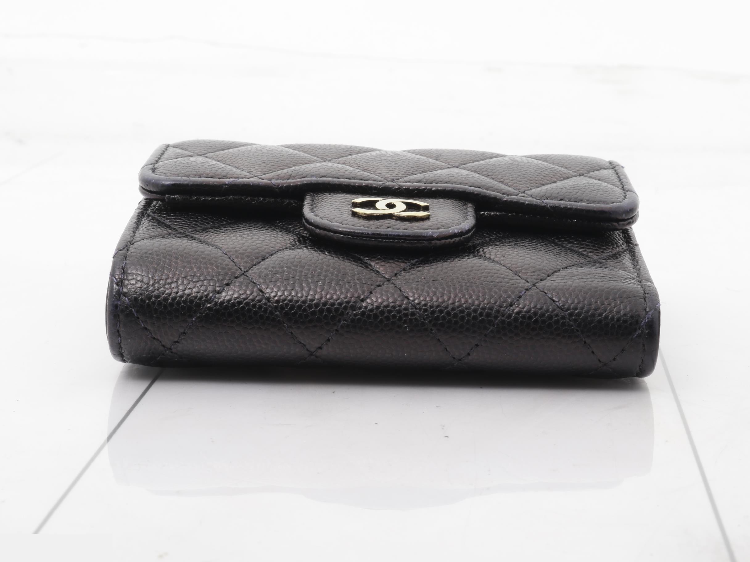 Matelasse (bag)/wallet caviar skin here mark navy — view 3