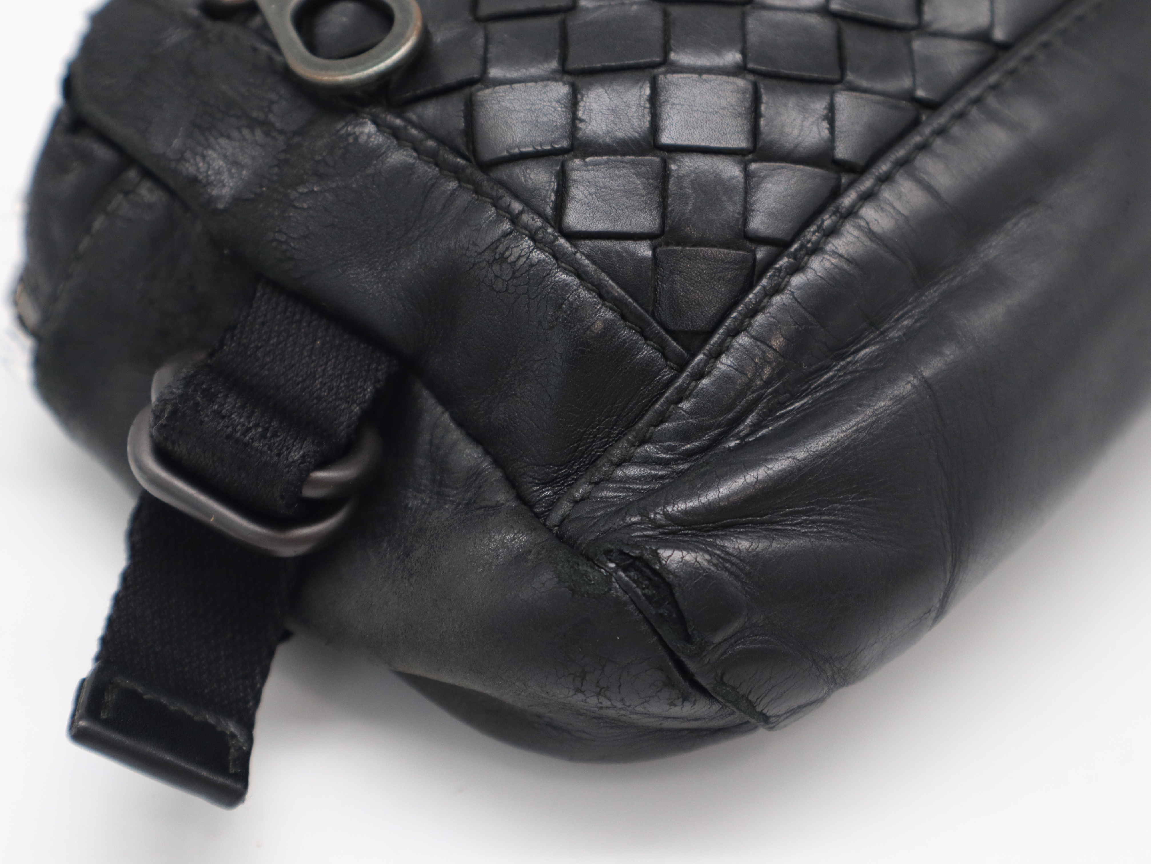 Intrecciato Leather Black Shoulder Bag — view 11